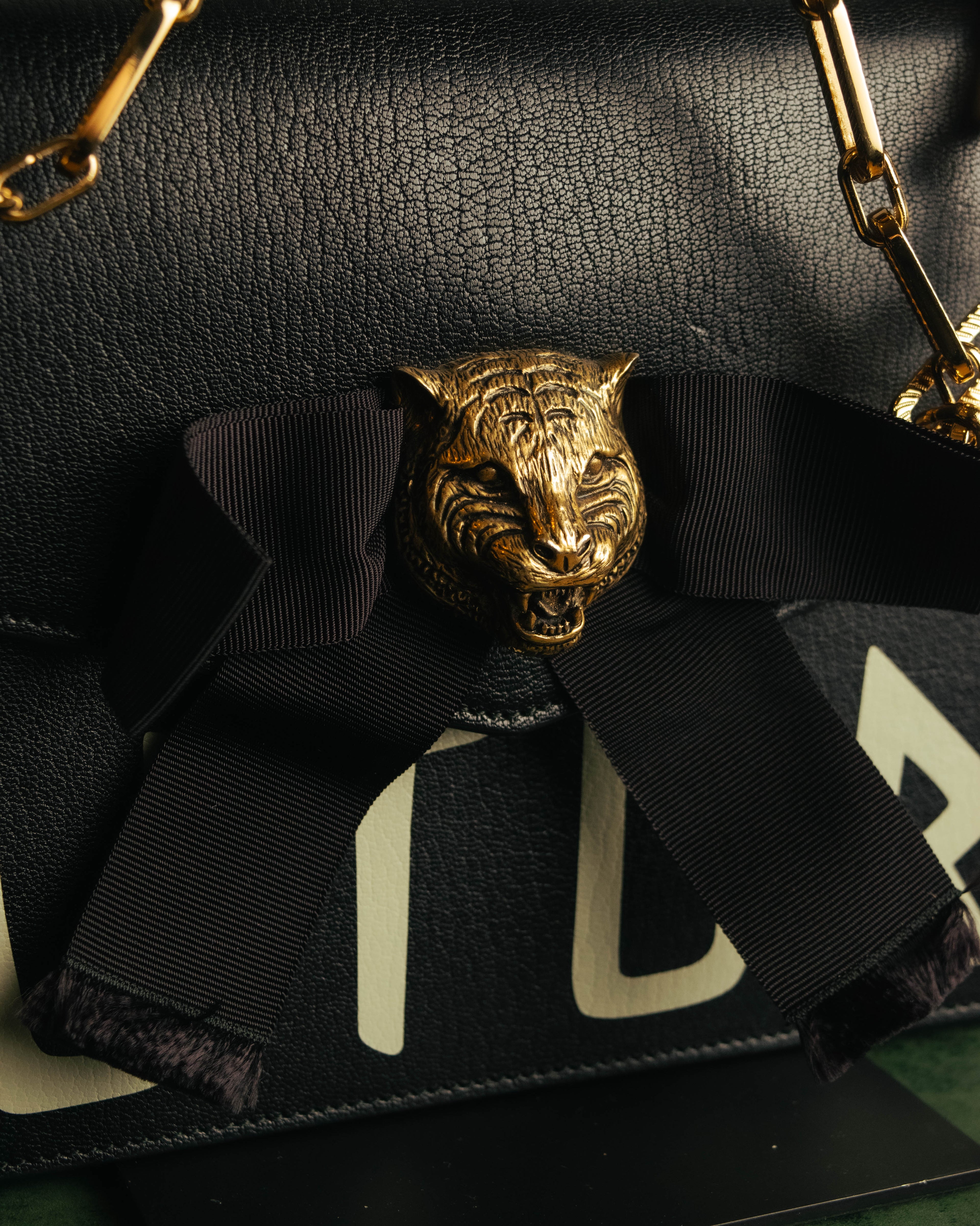 -SPECIAL- “GUCCI” Michele period Punk tiger head leather shoulder bag
