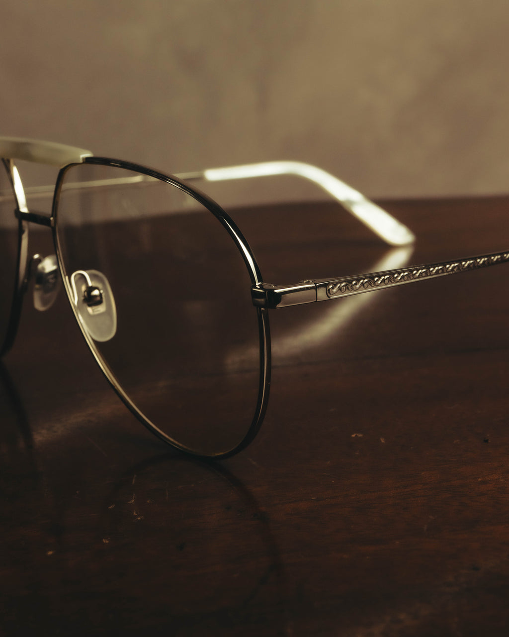 “GUCCI” 2010's Mother of pearl detail metal pilot eyewear