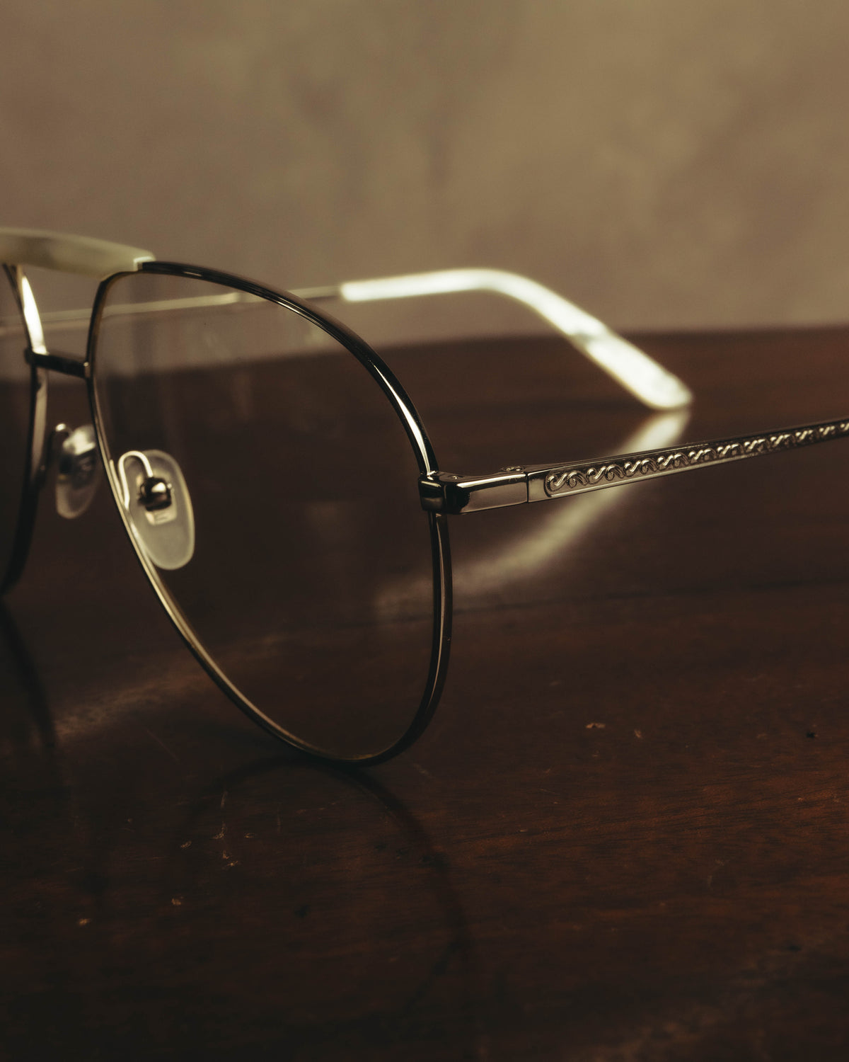 “GUCCI” 2010's Mother of pearl detail metal pilot eyewear