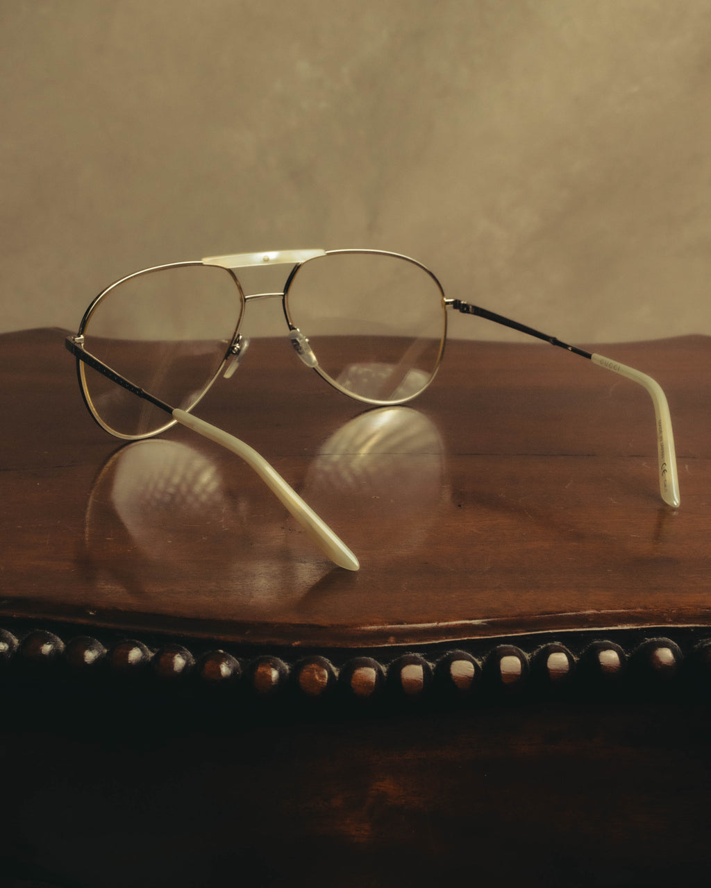 “GUCCI” 2010's Mother of pearl detail metal pilot eyewear