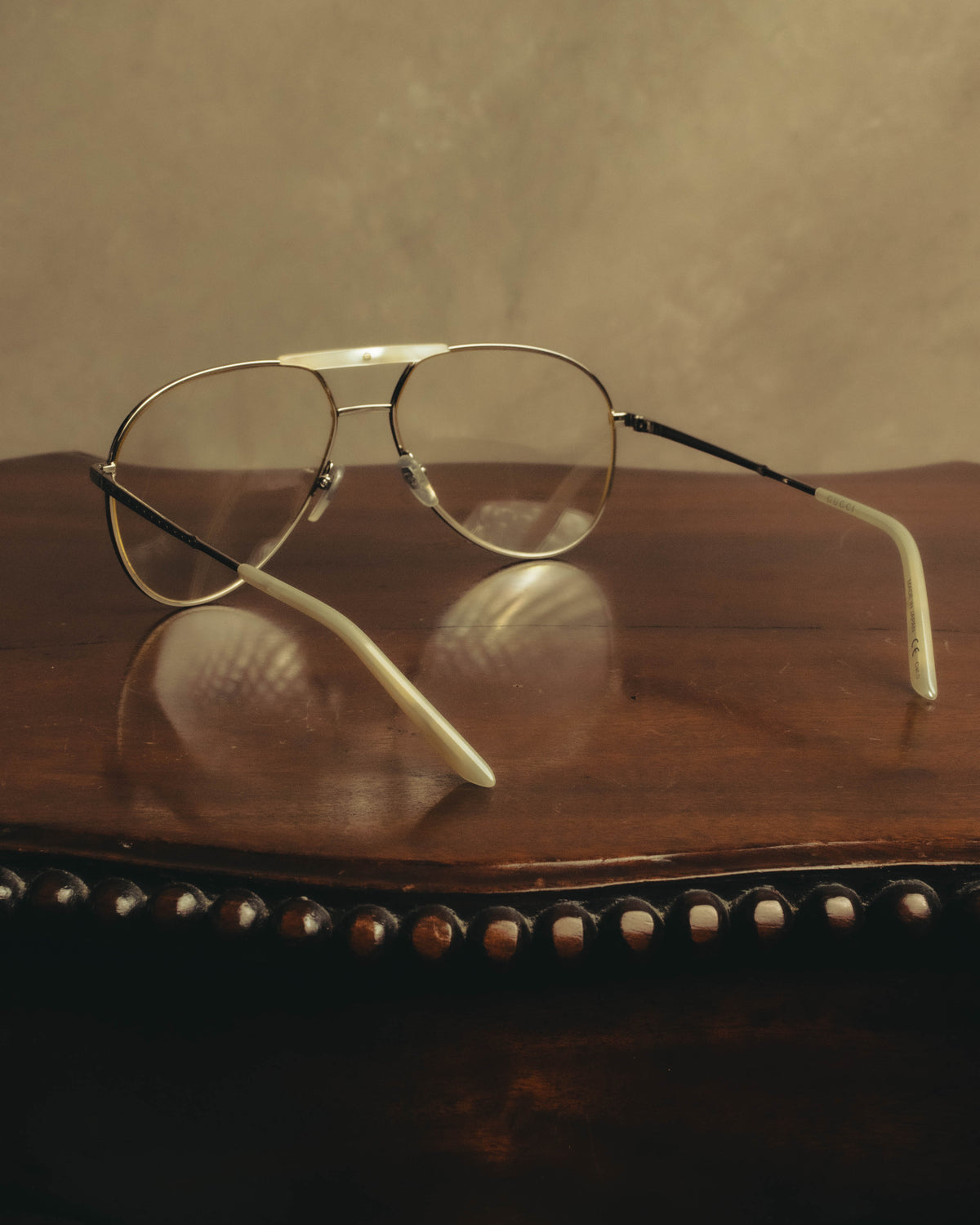 “GUCCI” 2010's Mother of pearl detail metal pilot eyewear