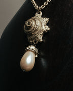 “KENZO” 80’s-90’s Sculptural shell pearl pendant necklace
