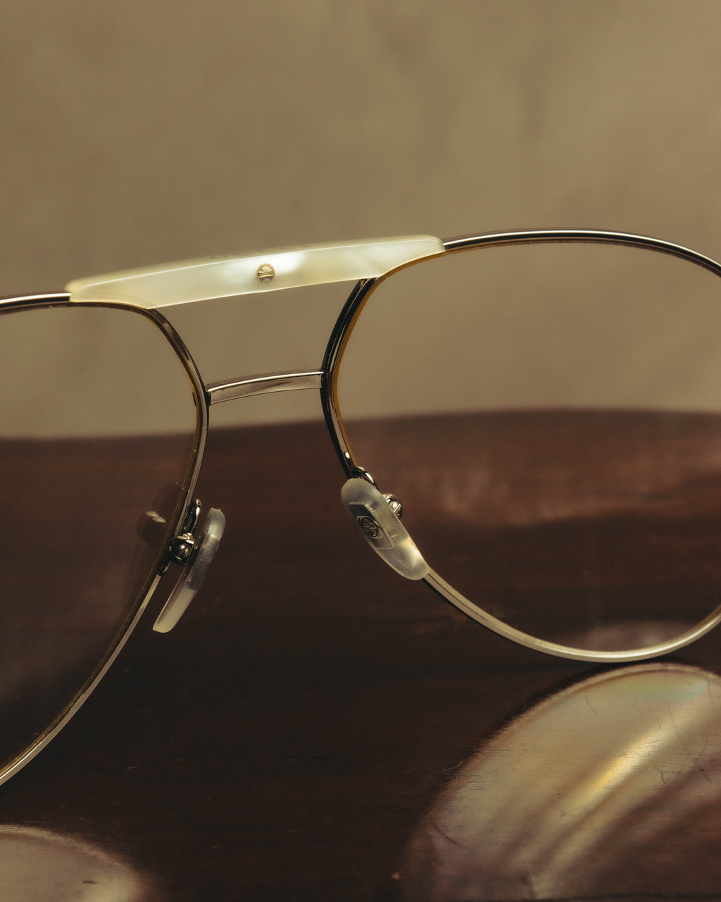 “GUCCI” 2010's Mother of pearl detail metal pilot eyewear