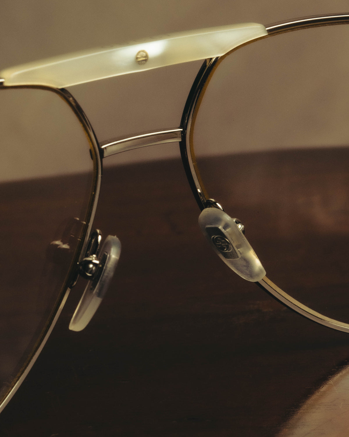 “GUCCI” 2010's Mother of pearl detail metal pilot eyewear