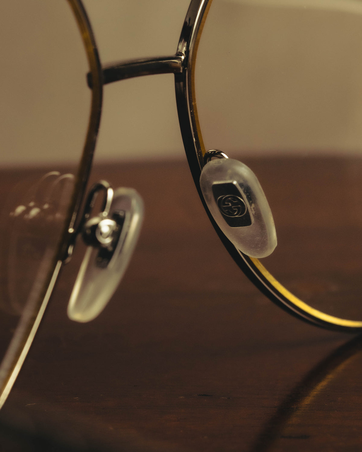 “GUCCI” 2010's Mother of pearl detail metal pilot eyewear