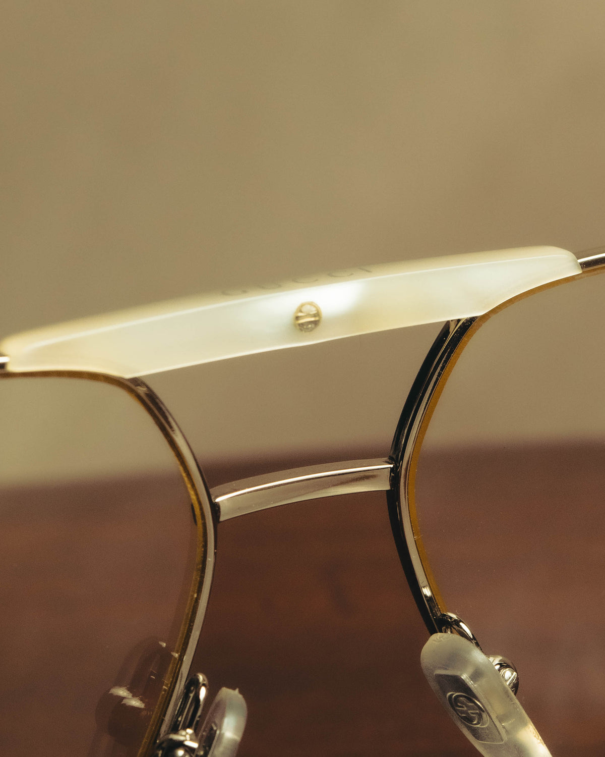 “GUCCI” 2010's Mother of pearl detail metal pilot eyewear
