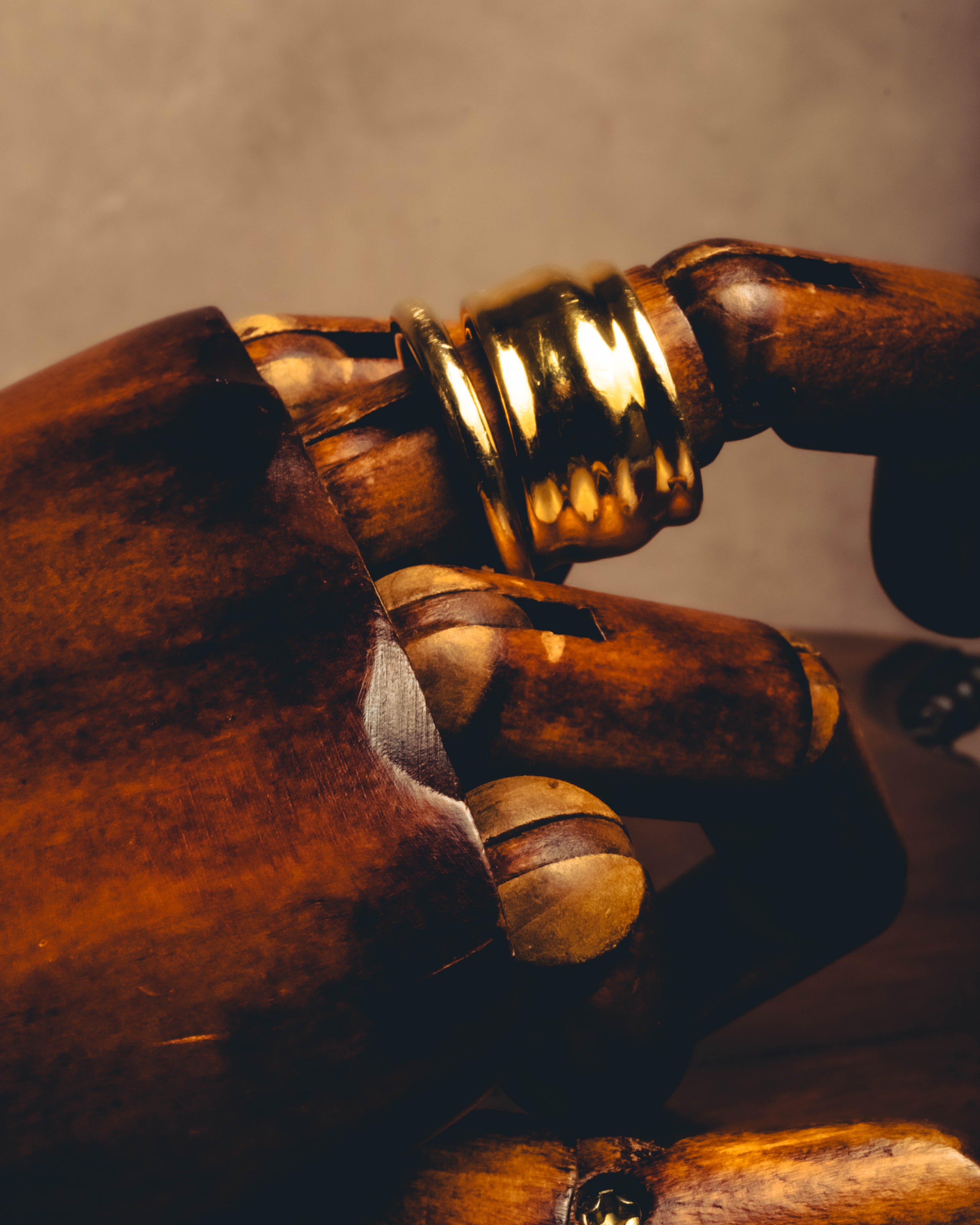 -SPECIAL- "LOEWE" 10's Sculptural gold tone ribbed ring