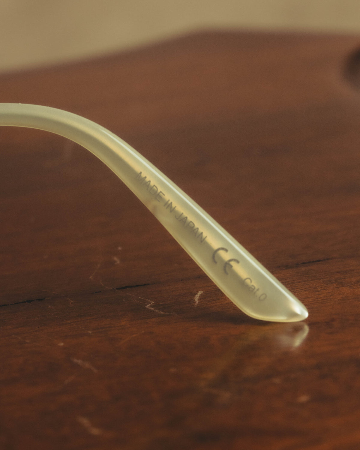 “GUCCI” 2010's Mother of pearl detail metal pilot eyewear