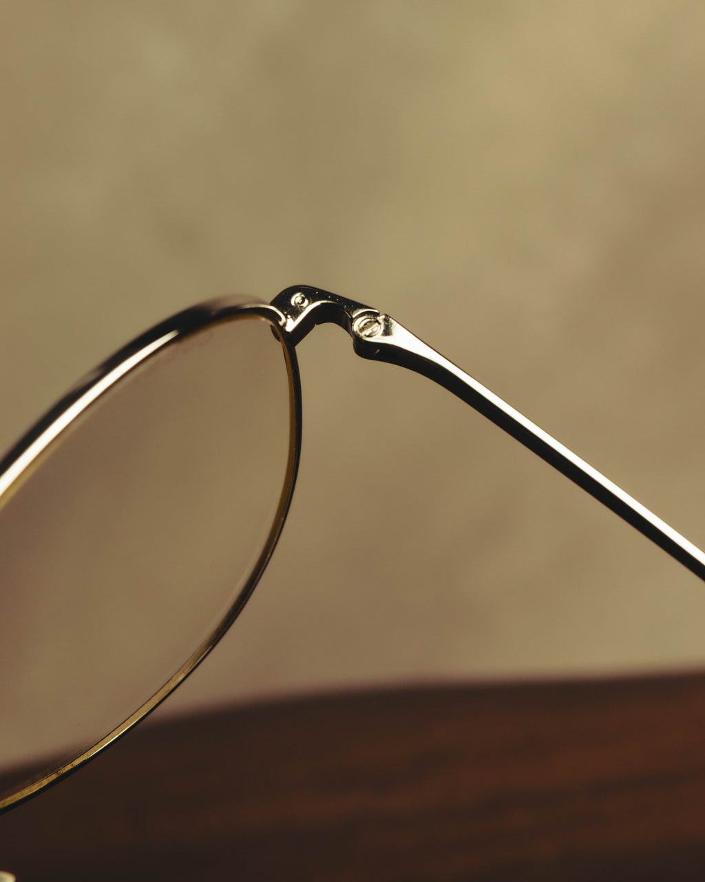 “GUCCI” 2010's Mother of pearl detail metal pilot eyewear