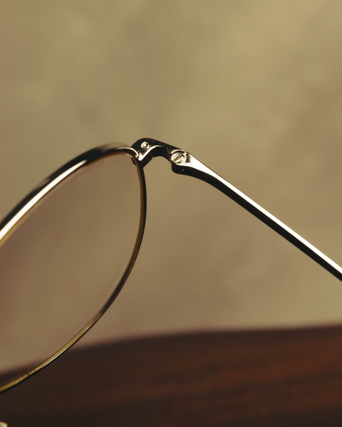 “GUCCI” 2010's Mother of pearl detail metal pilot eyewear