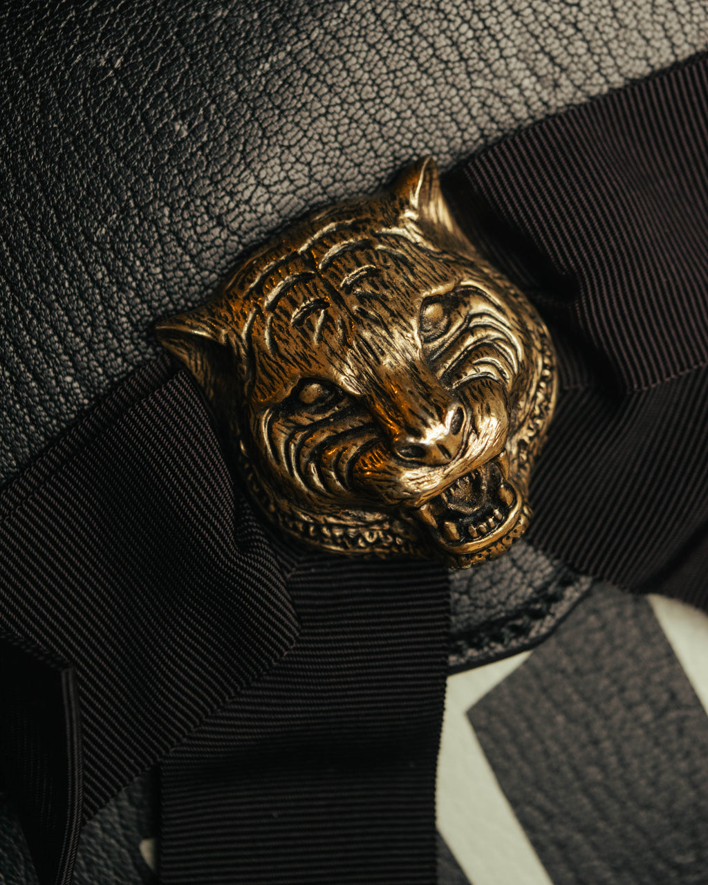 -SPECIAL- “GUCCI” Michele period Punk tiger head leather shoulder bag