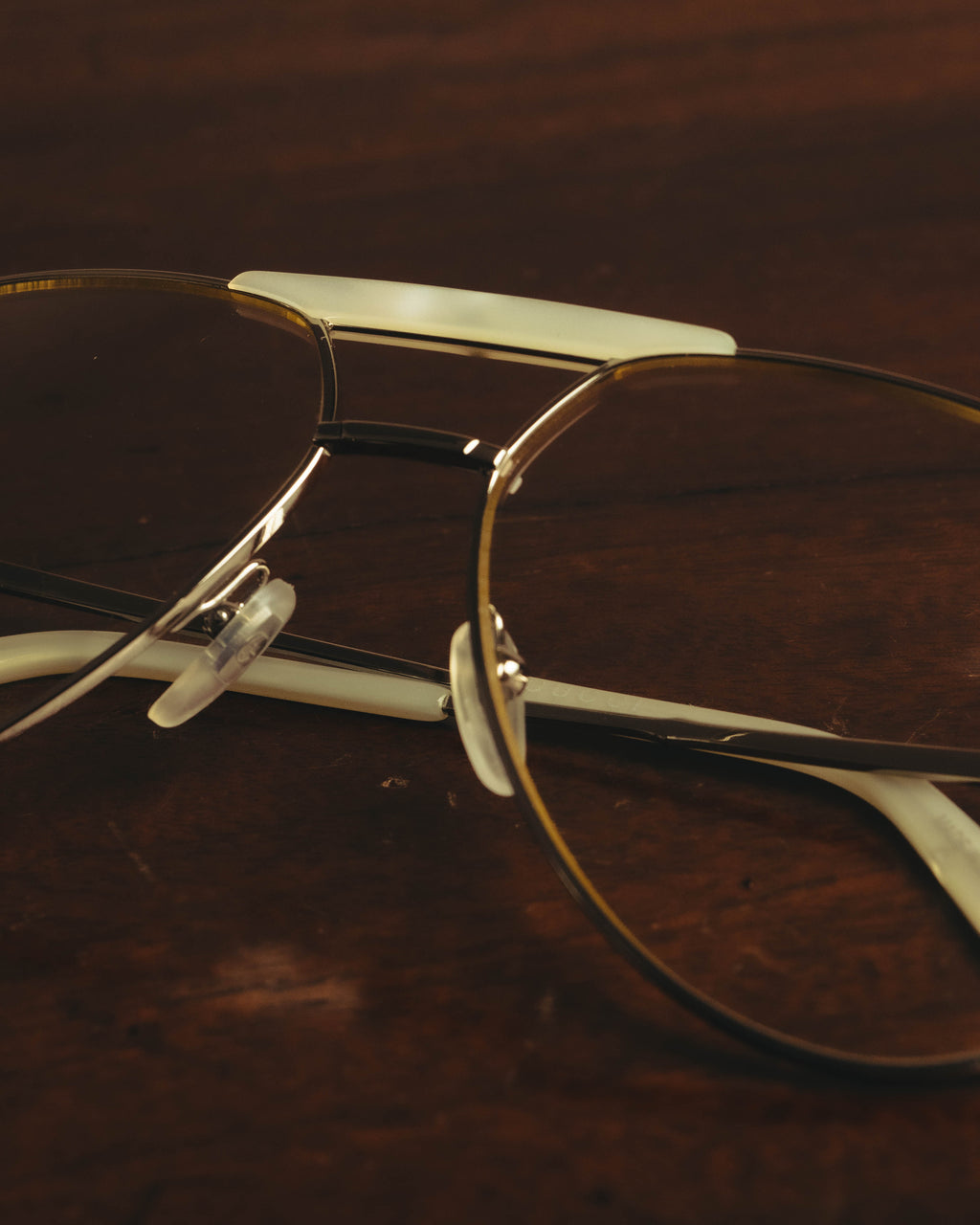 “GUCCI” 2010's Mother of pearl detail metal pilot eyewear