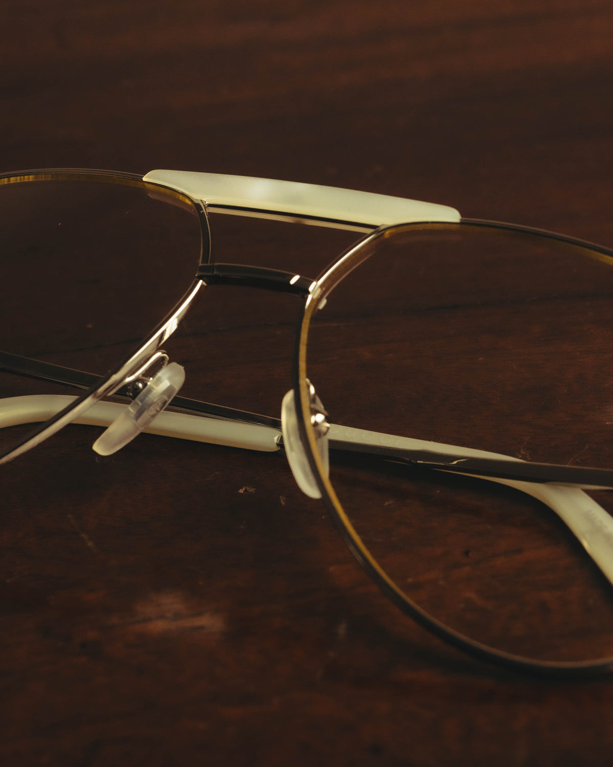 “GUCCI” 2010's Mother of pearl detail metal pilot eyewear
