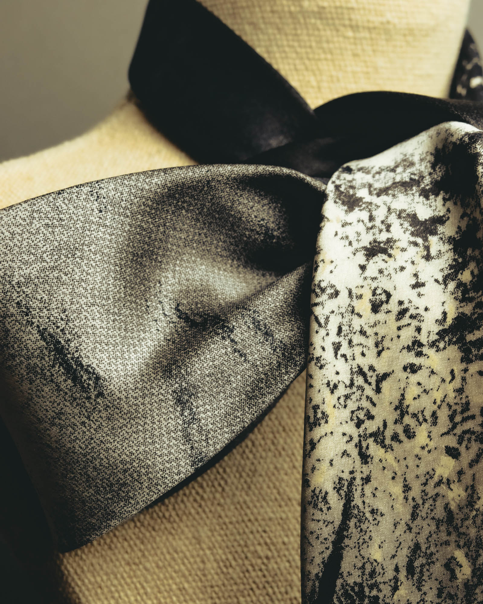 "Gianfranco Ferré" 90's-00's Graphic silk necktie