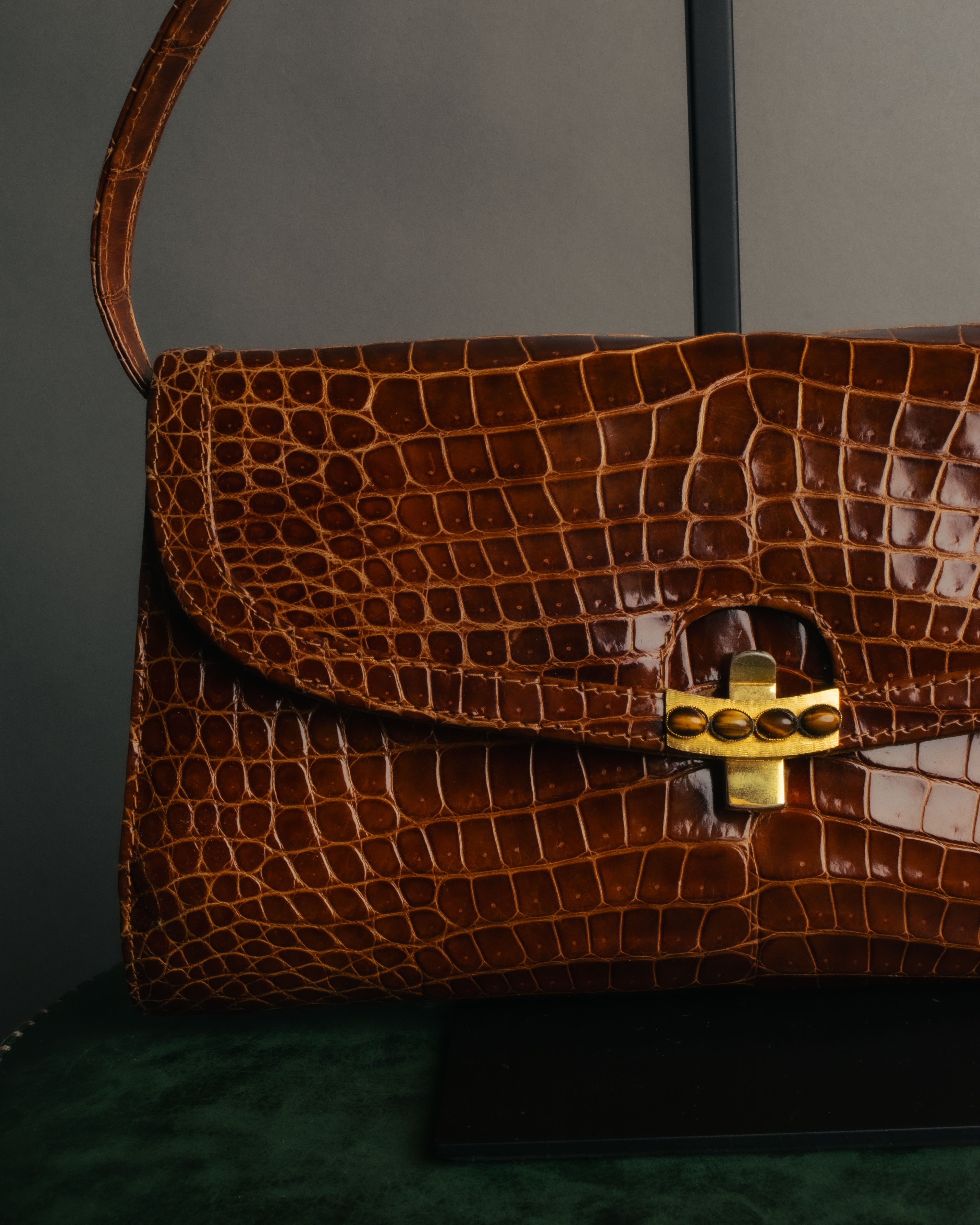 -SPECIAL- “GUCCI” 70’s Crocodile tiger eye clasp shoulder bag