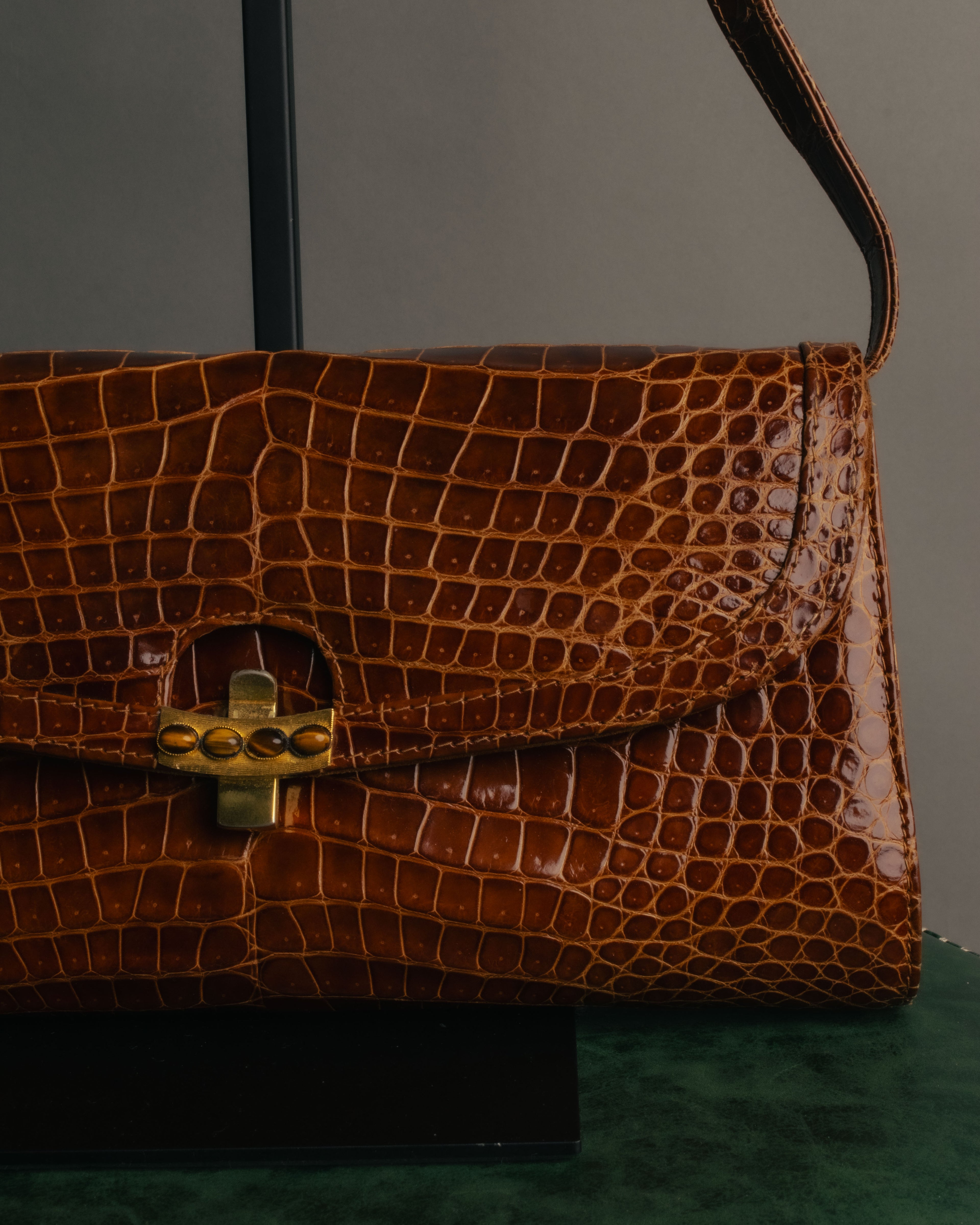 -SPECIAL- “GUCCI” 70’s Crocodile tiger eye clasp shoulder bag