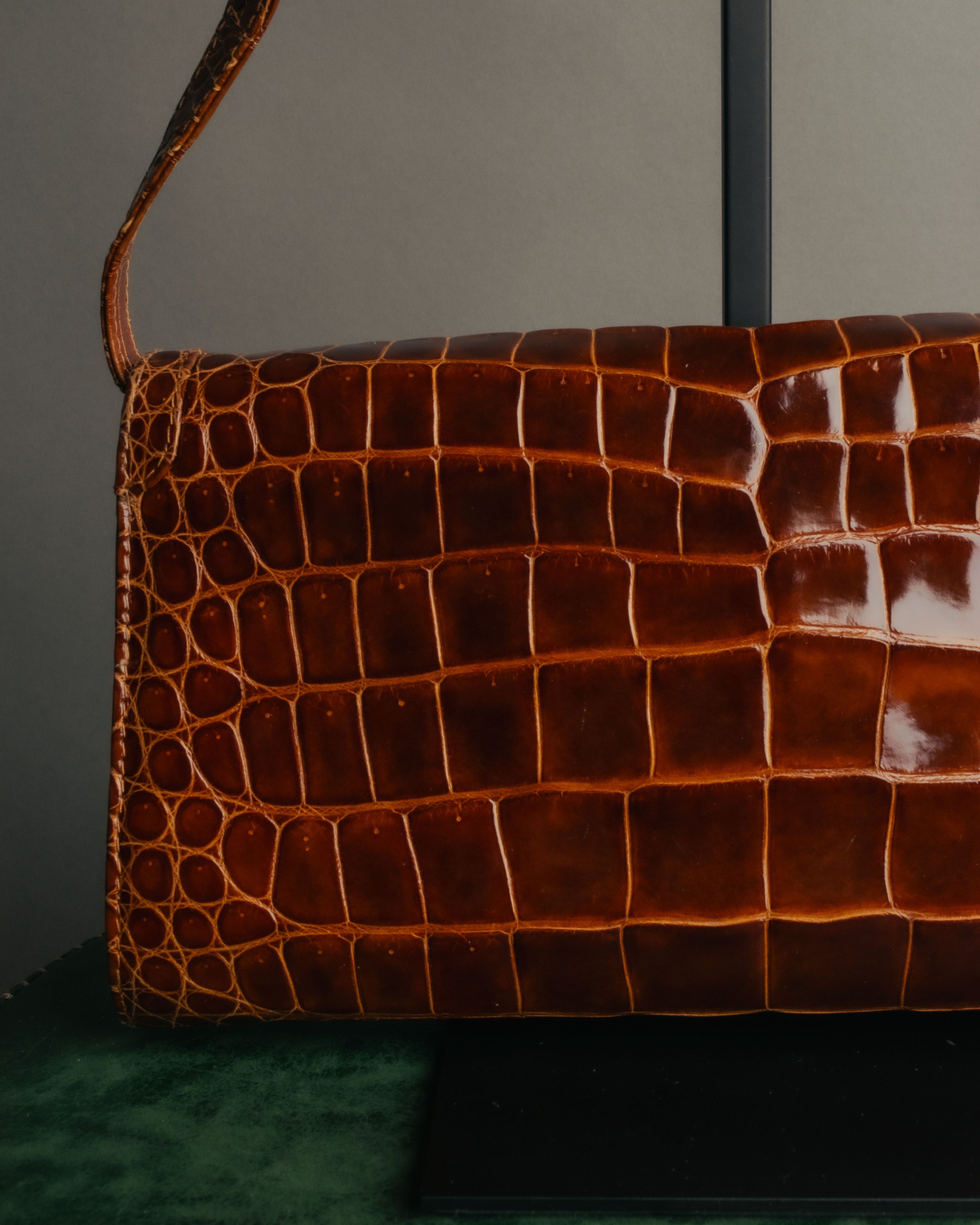 -SPECIAL- “GUCCI” 70’s Crocodile tiger eye clasp shoulder bag