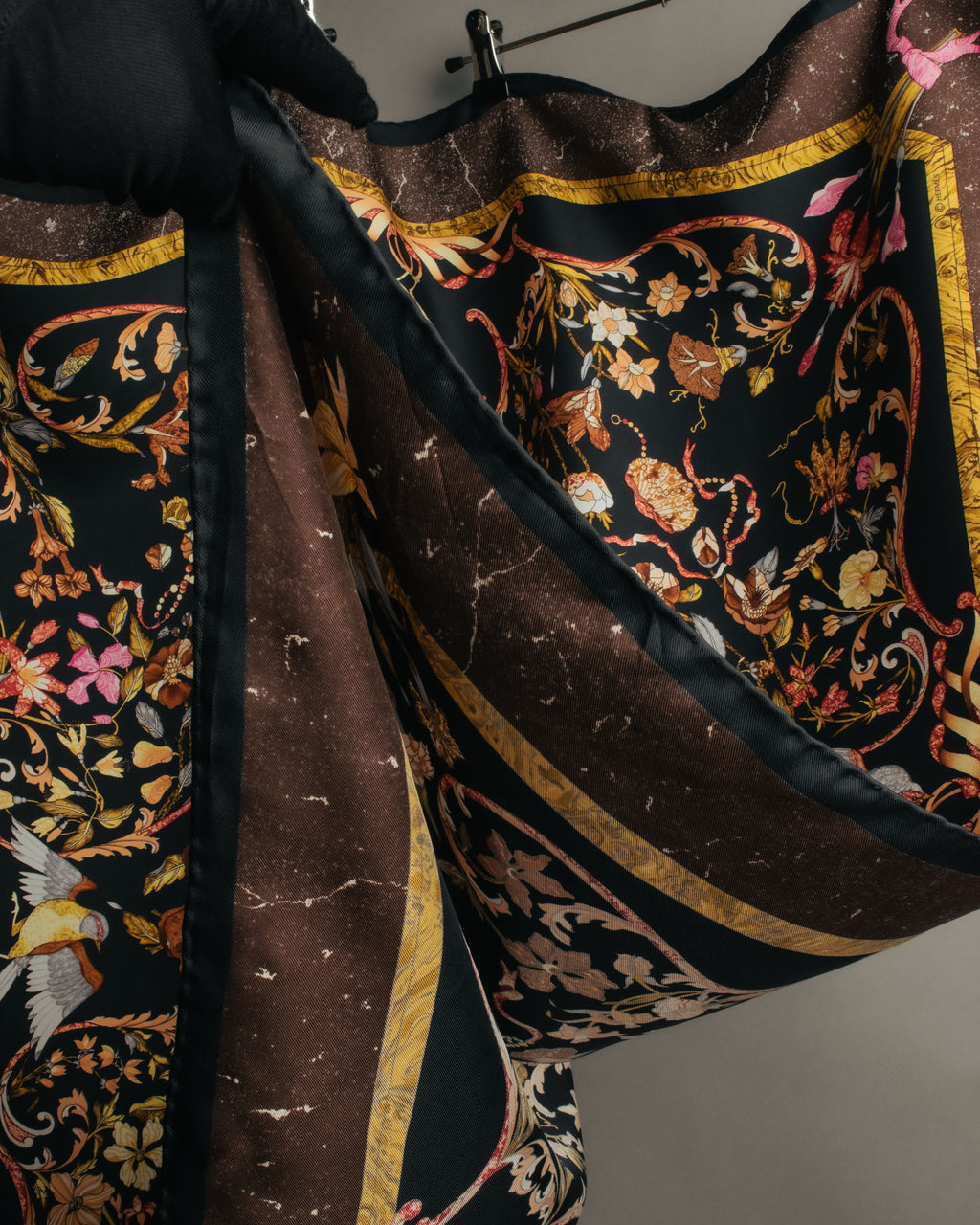 -SPECIAL- “HERMÈS“ 90’s Pierres d’orient et d’occident silk scarf
