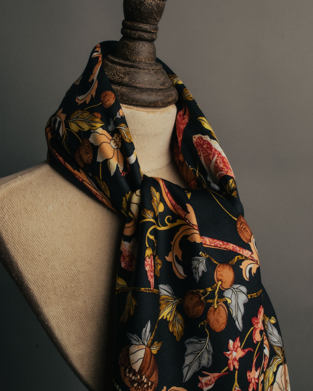 -SPECIAL- “HERMÈS“ 90’s Pierres d’orient et d’occident silk scarf
