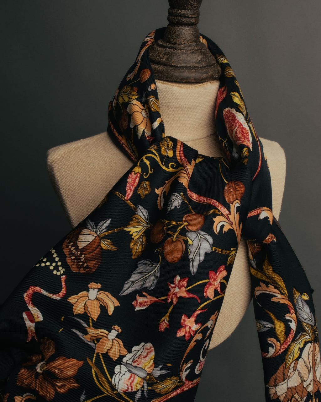 -SPECIAL- “HERMÈS“ 90’s Pierres d’orient et d’occident silk scarf