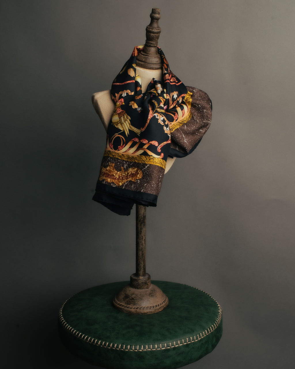 -SPECIAL- “HERMÈS“ 90’s Pierres d’orient et d’occident silk scarf