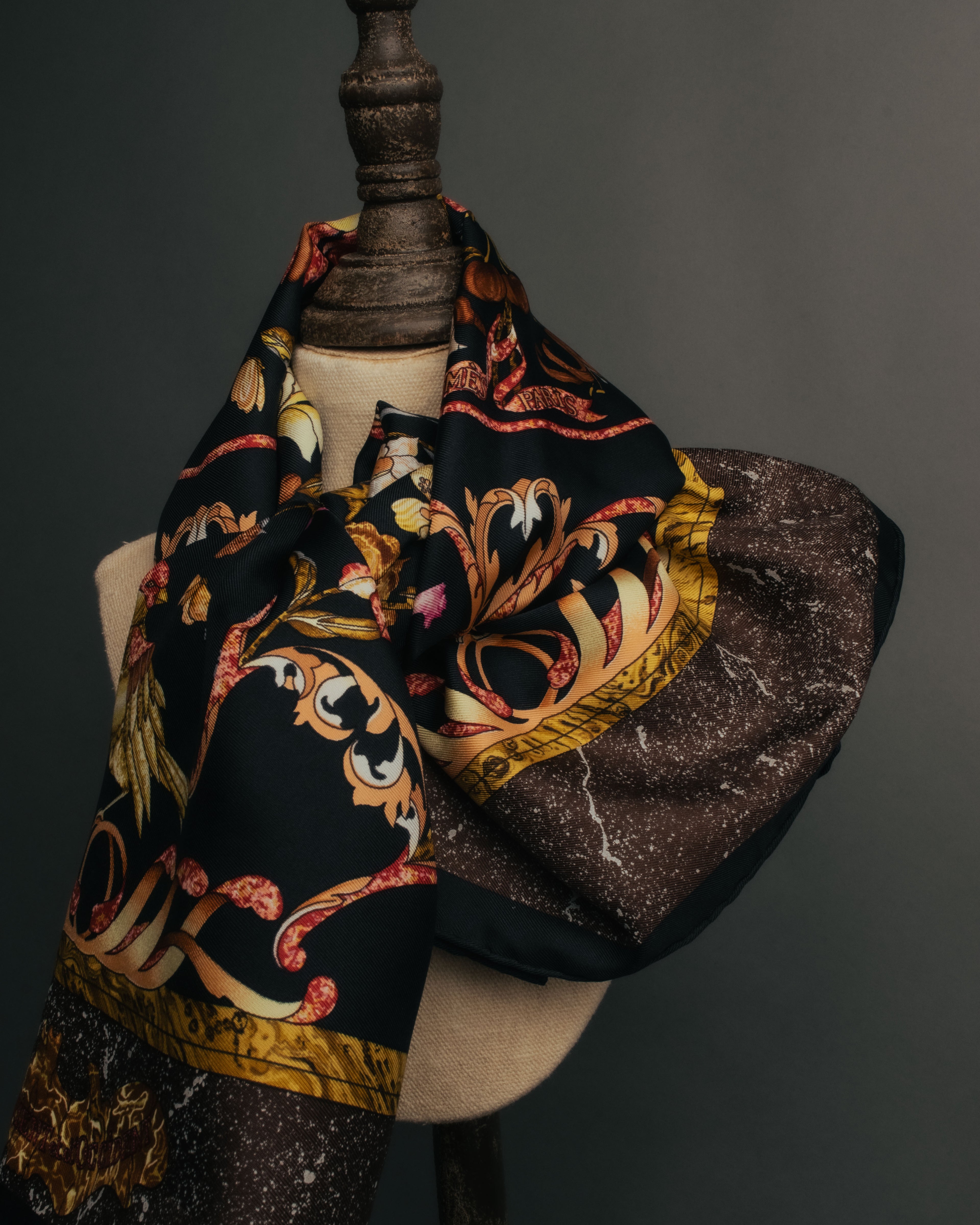 -SPECIAL- “HERMÈS“ 90’s Pierres d’orient et d’occident silk scarf