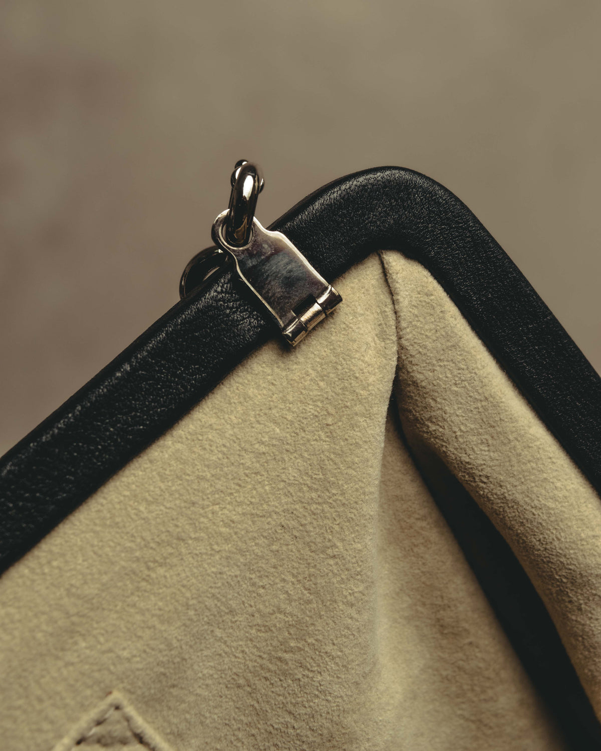 “Salvatore Ferragamo“ 2008-2010 Origami pleated leather chain frame bag