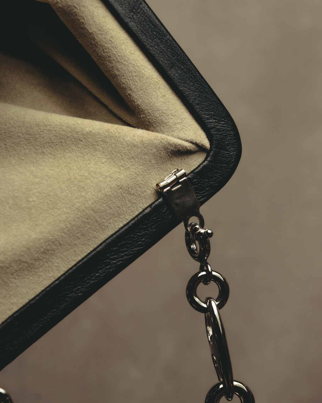 “Salvatore Ferragamo“ 2008-2010 Origami pleated leather chain frame bag