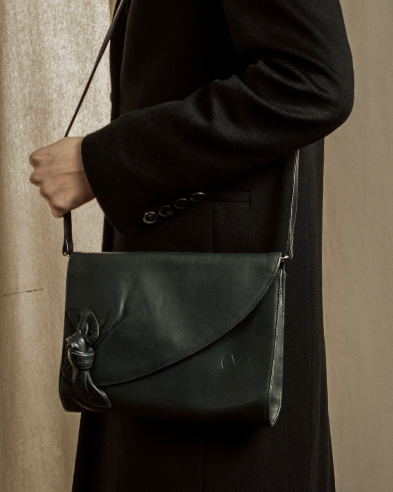 "Valentino Garavani" 80's Knot detail logo engraved dark green leather bag