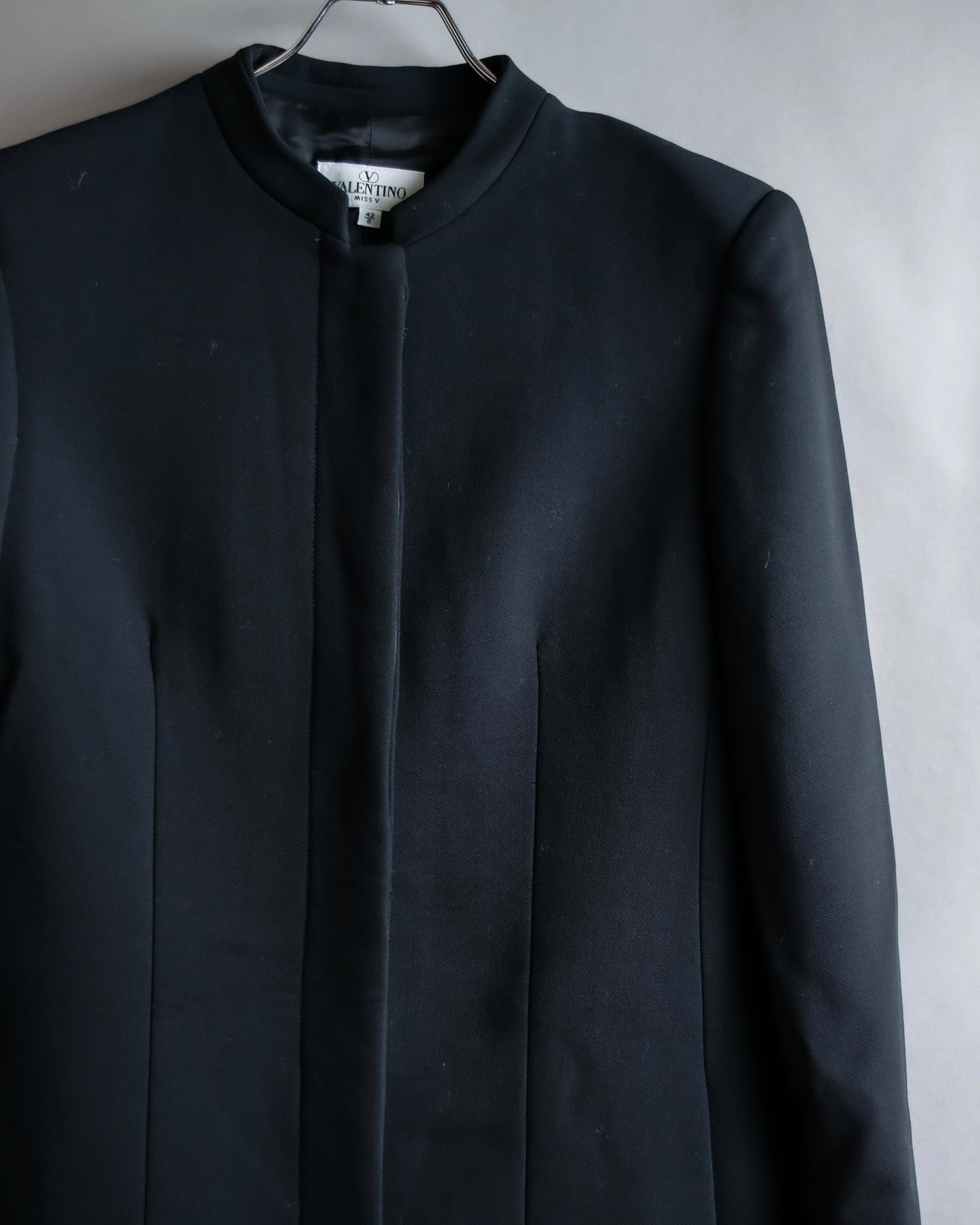 "VALENTINO" Solid no collar dart shaped long coat