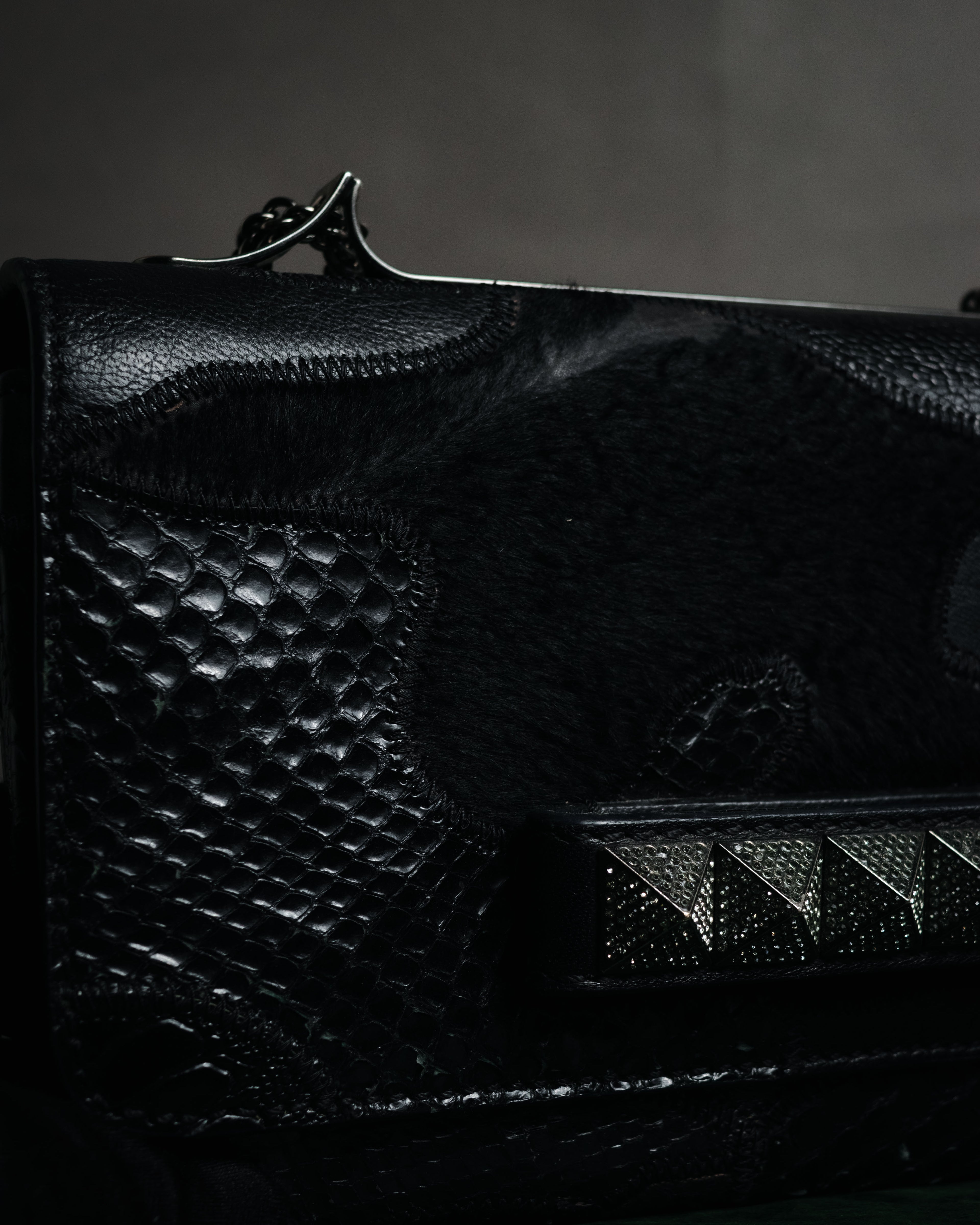 –SPECIAL– "VALENTINO GARAVANI" 2010’s Noir rockstud exotic patchwork chain bag