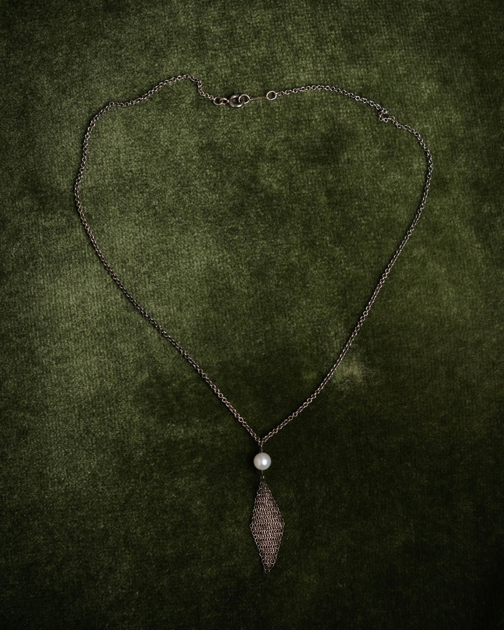 “TIFFANY & CO.” 1990-2005 Pearl mesh drop necklace