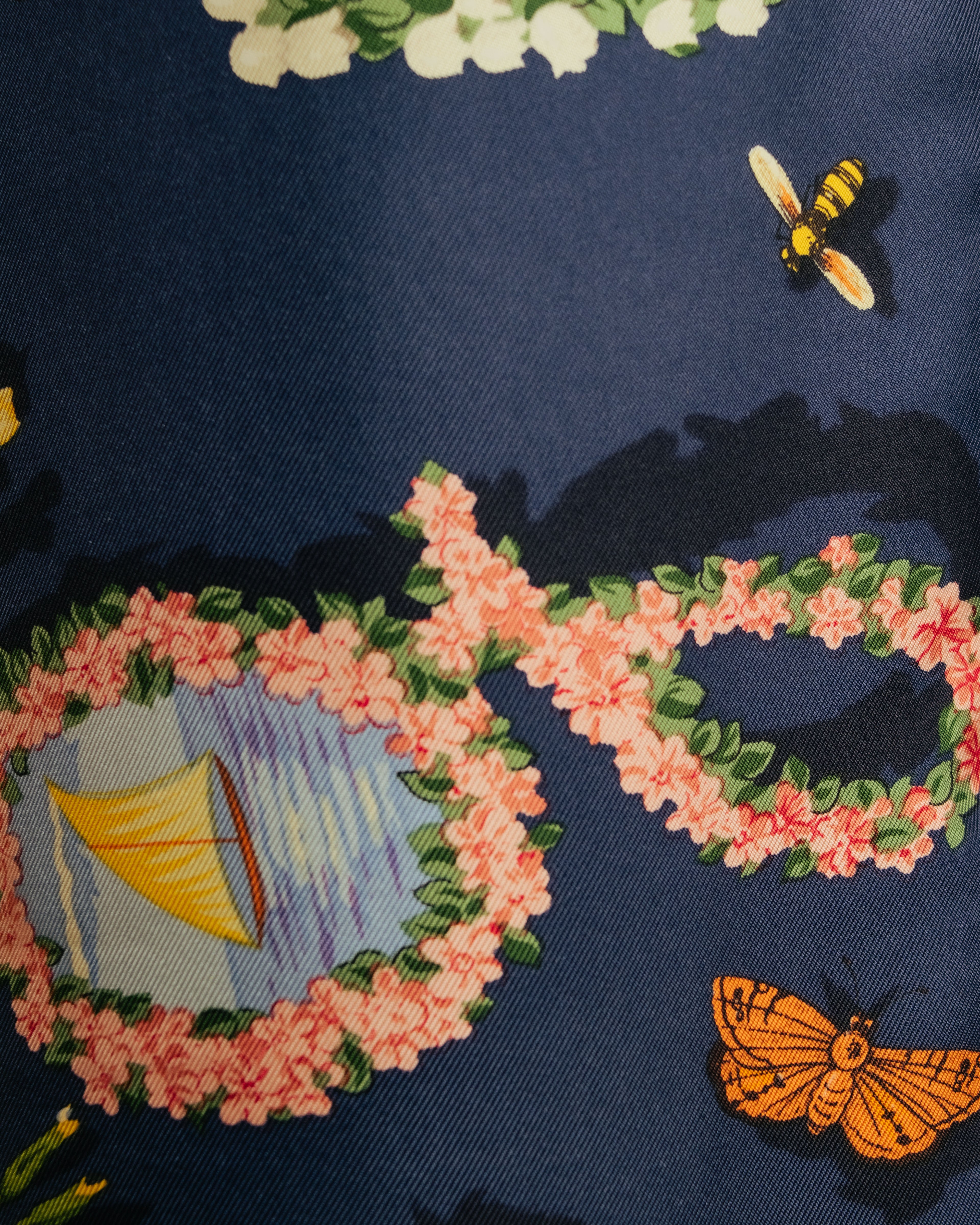 “GUCCI” 90’s-00’s Flora logo silk scarf