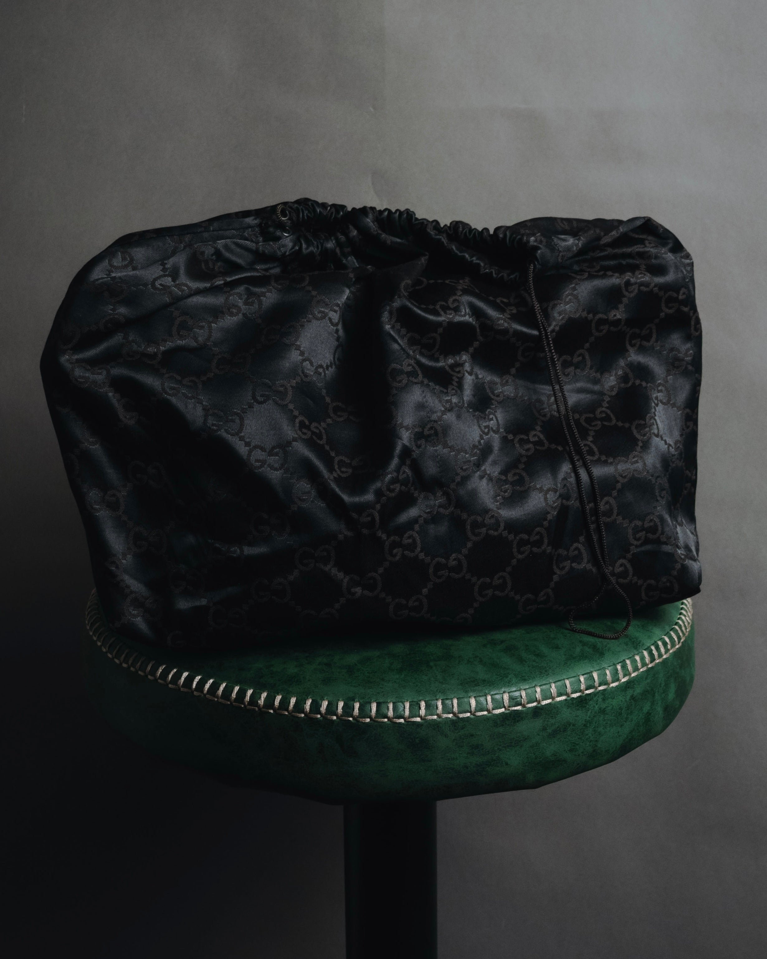 "GUCCI" 90’s-00’s suede piston-closure shoulder bag