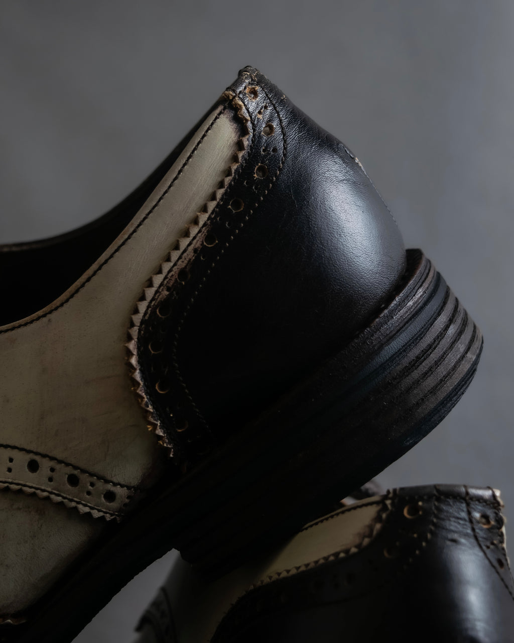 "ISSEY MIYAKE" Fade color wingtip leather shoes