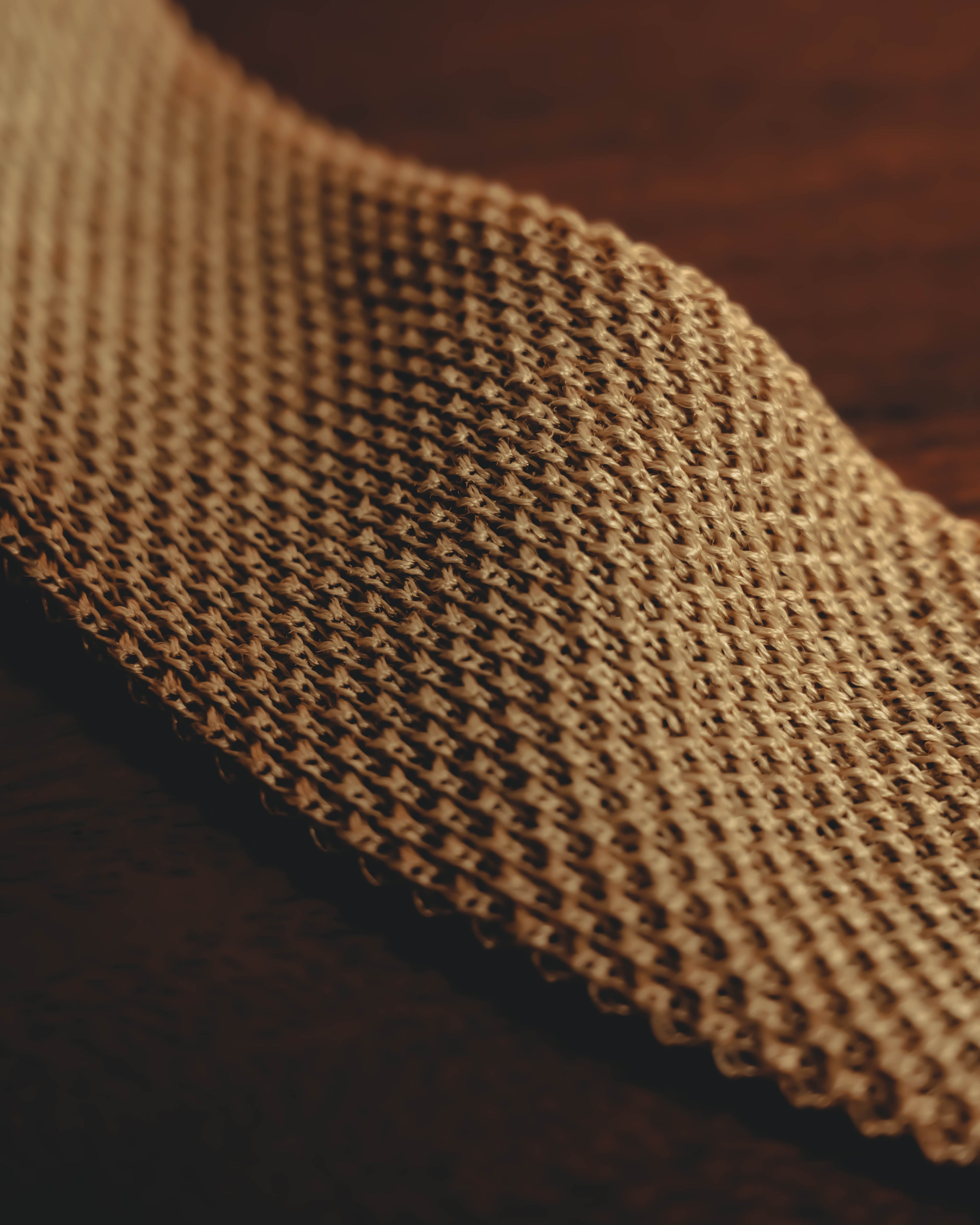 “COMME des GARÇONS HOMME”
80’s-90’s open-knit square-end necktie