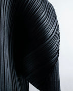 "PLEATS PLEASE ISSEY MIYAKE"
Features sleeve open collar blouse