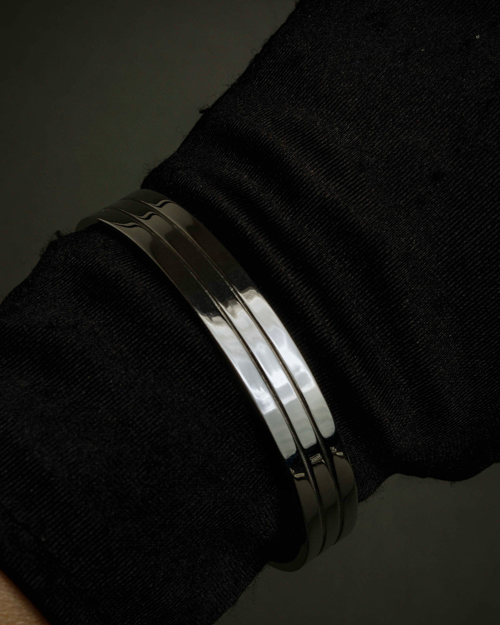 "DIOR HOMME" Logo engraved silver bangle