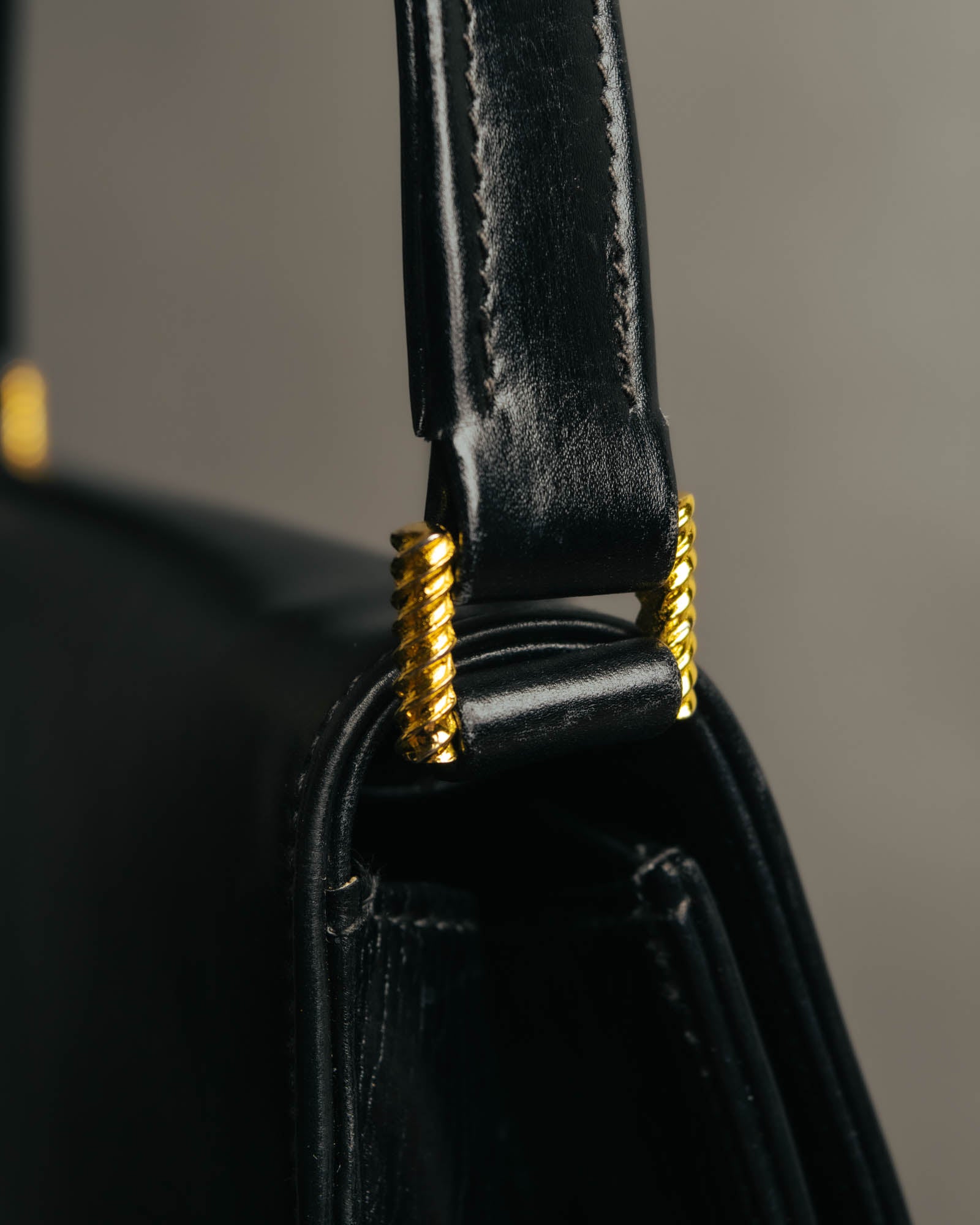 “GUCCI” 80’s-90’s Rope clasp leather shoulder bag