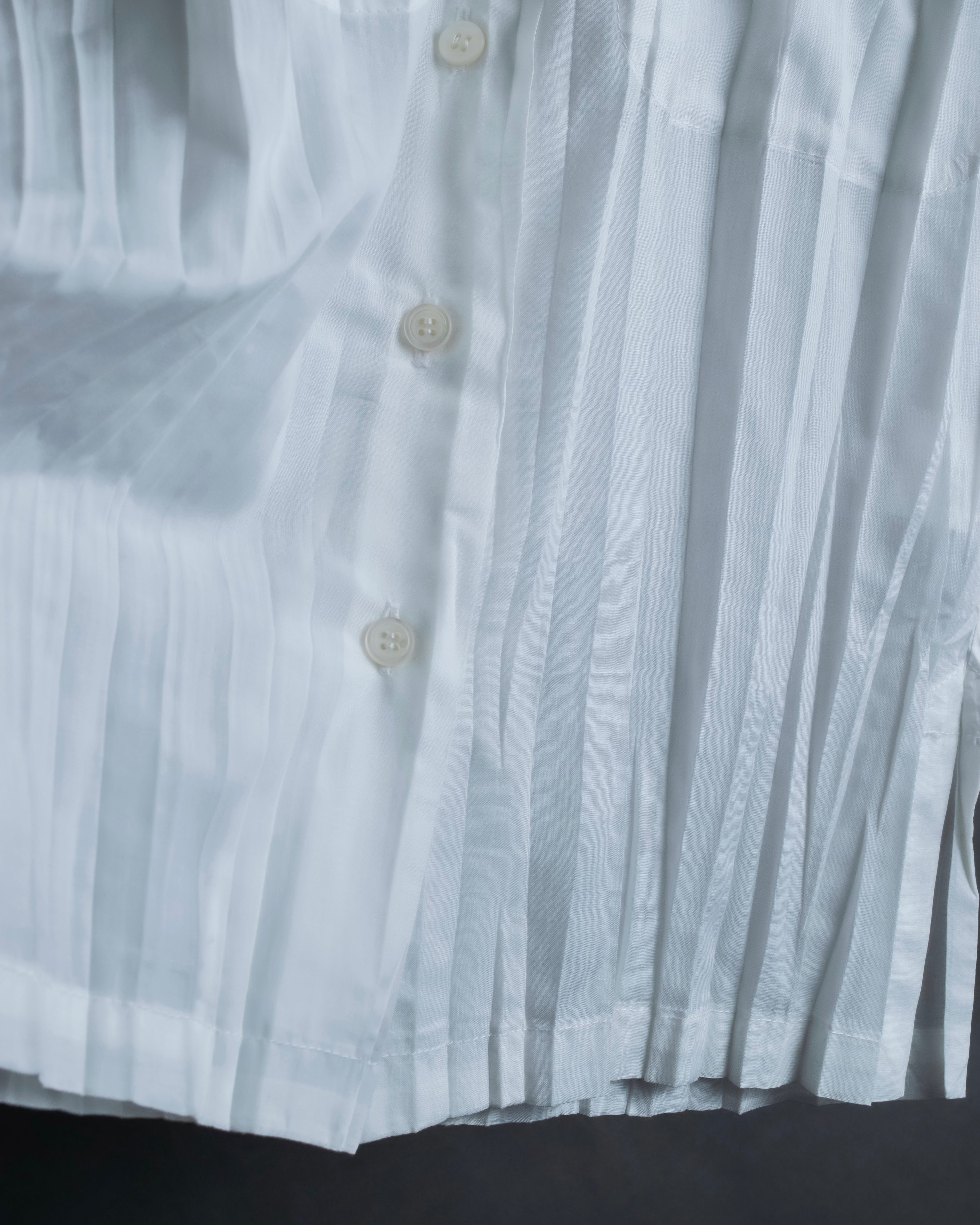 "ISSEY MIYAKE" Pleated short sleeve shirt