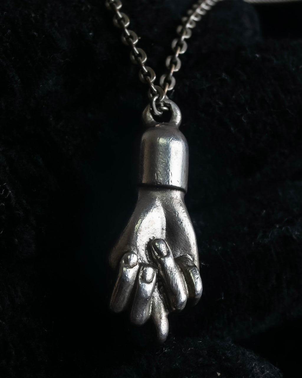 "Vivienne Westwood" Praying hands motif silver necklace