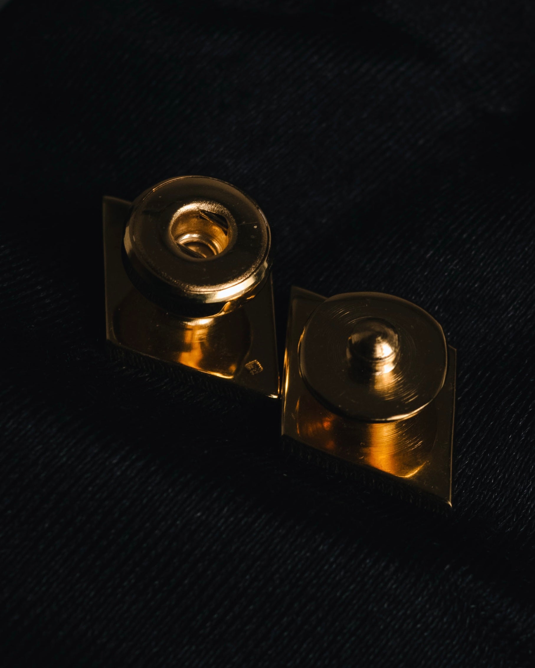 "HERMES" 90’s-00’s diamond inlay lizard cufflinks