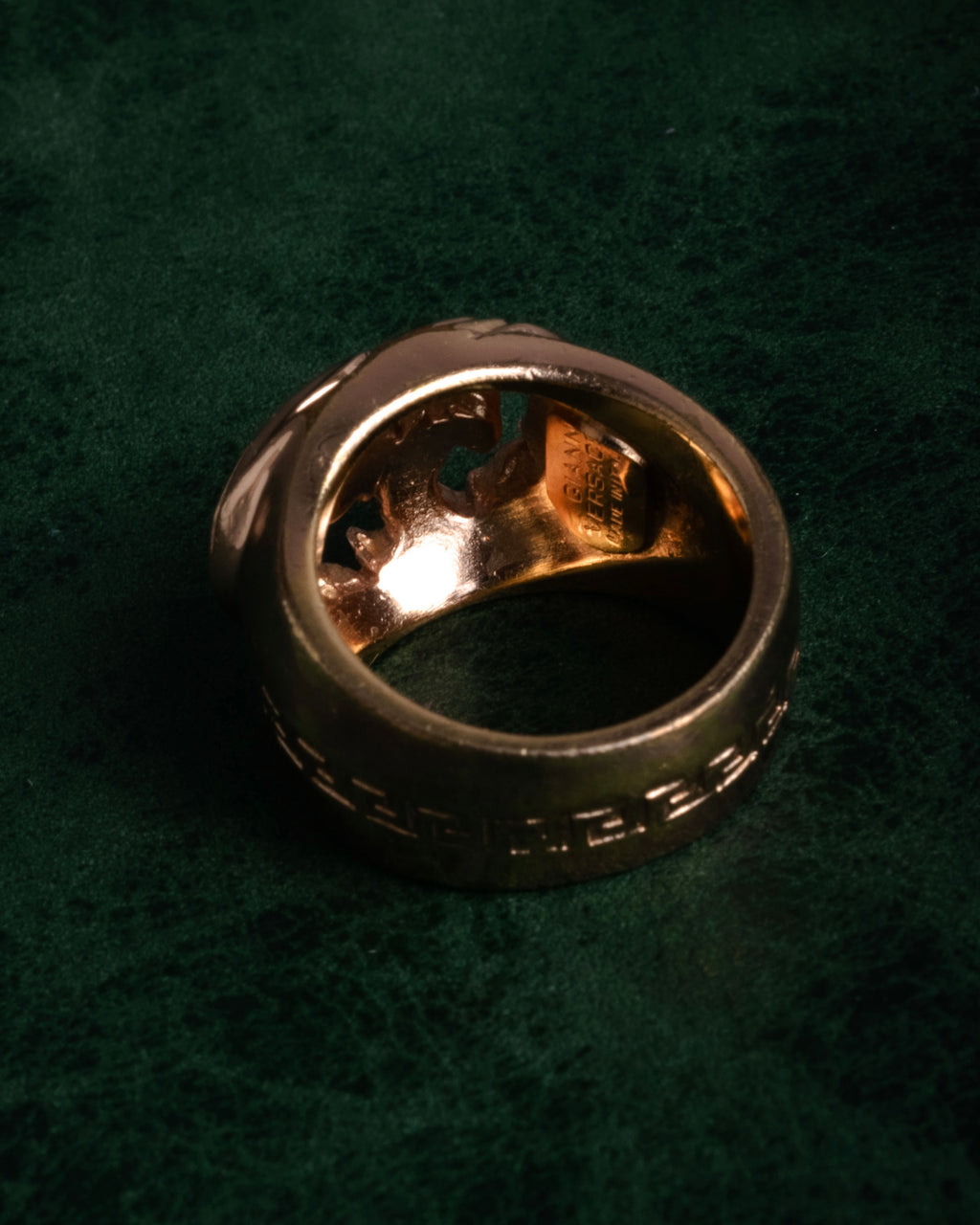 “GIANNI VERSACE” 1985-1995 Baroque scroll gold ring