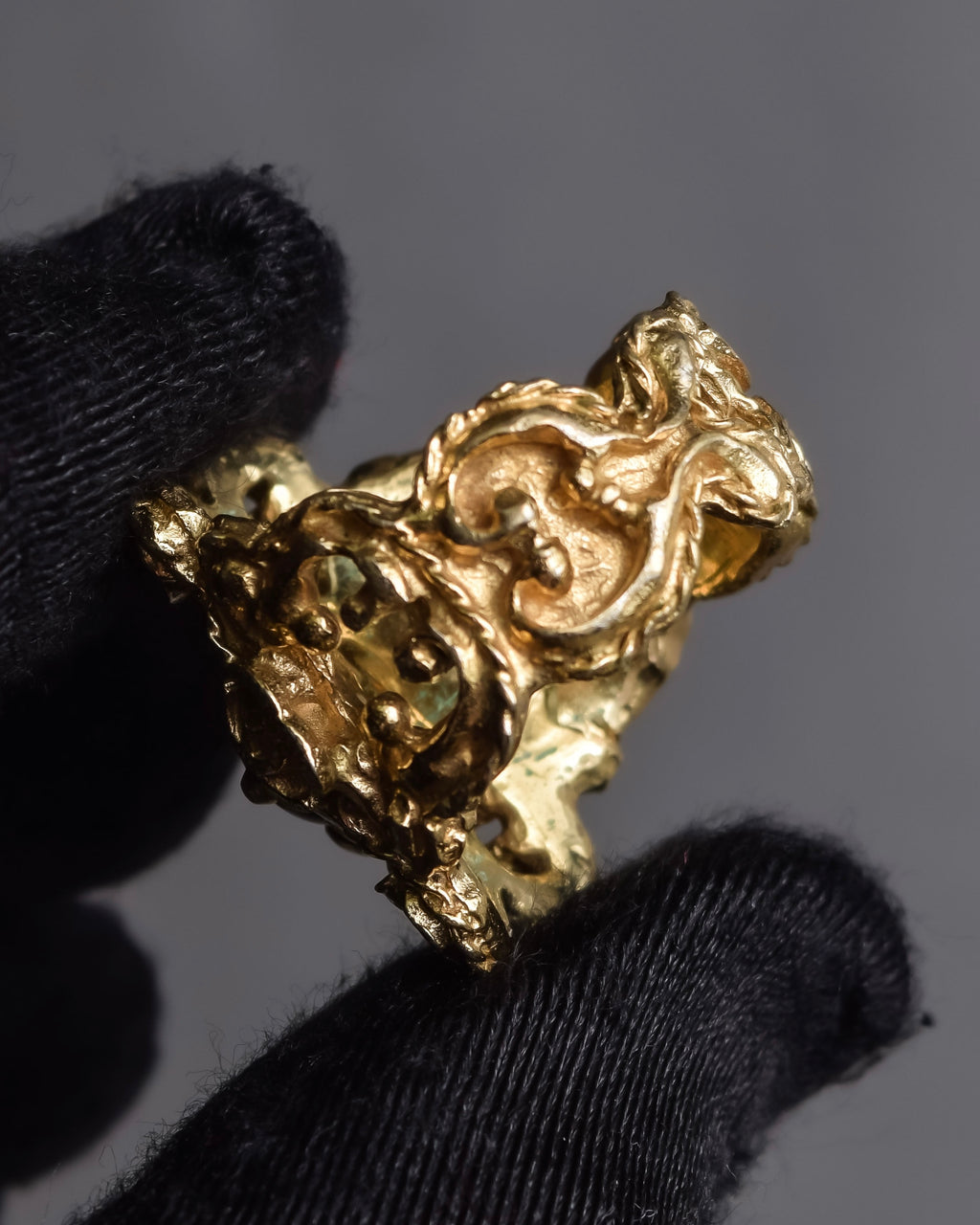"CHANEL" 90's Baroque carving design gold ring