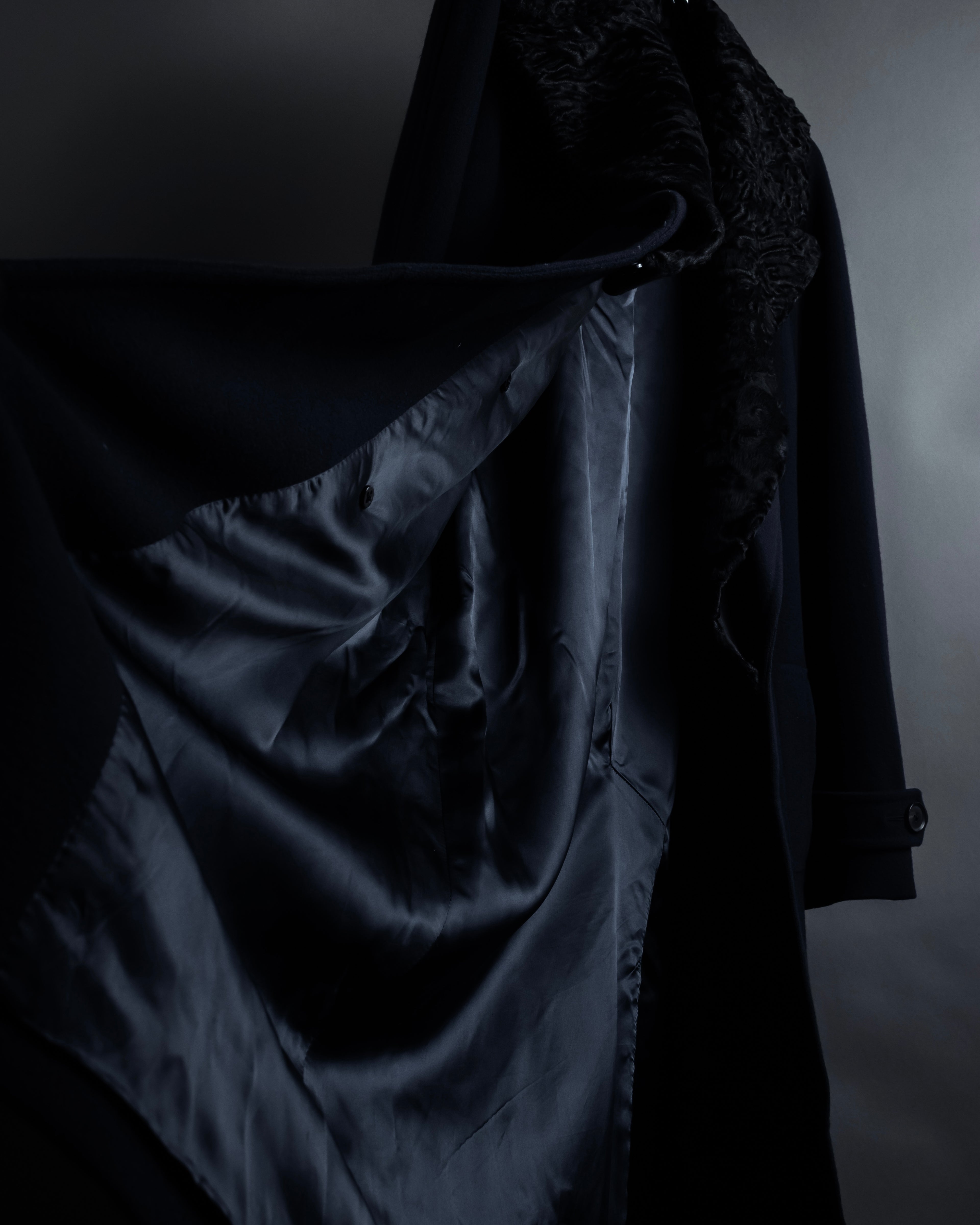 -SPECIAL- "CARUSO"
 Fur collar design belted melton coat