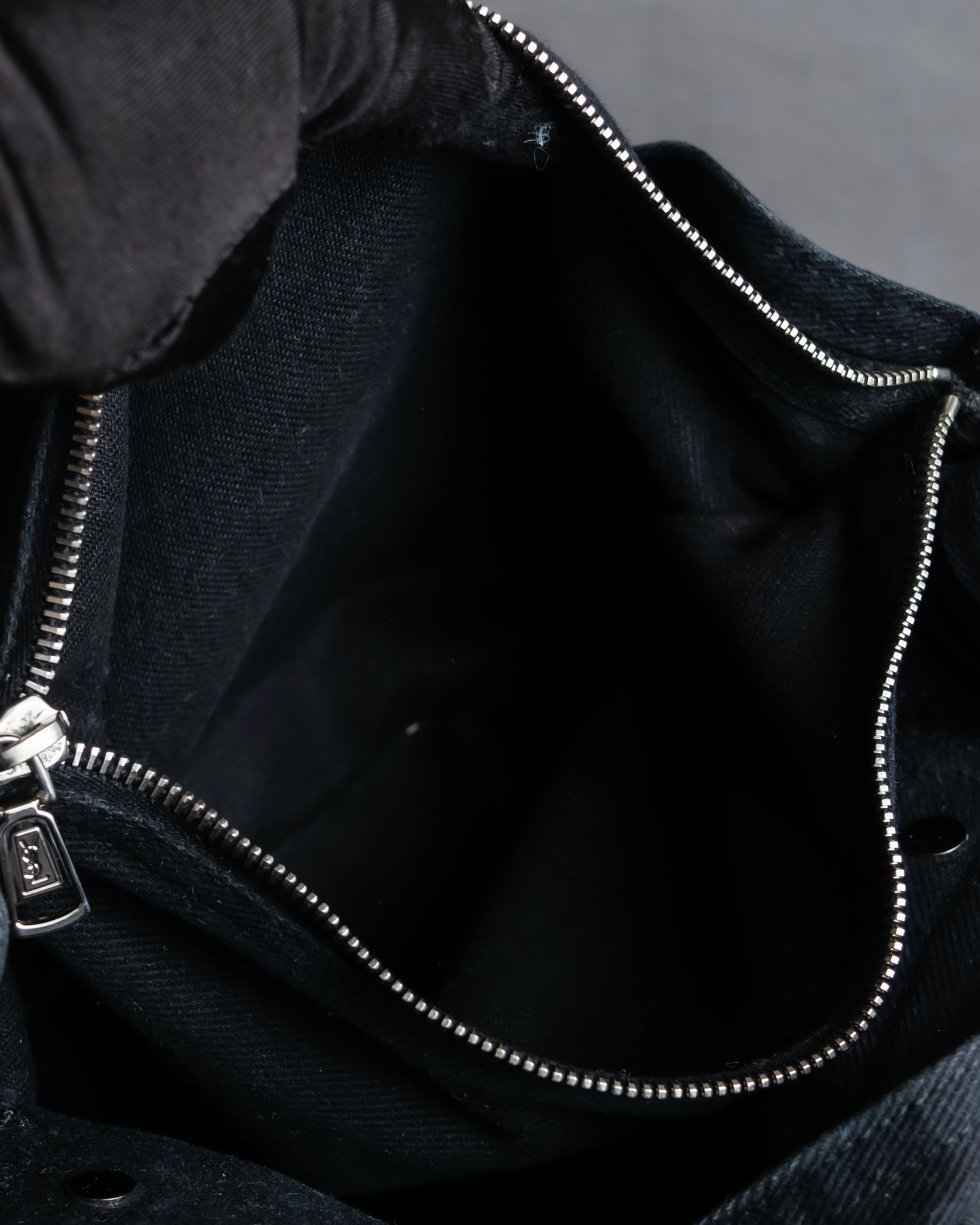 "YVES SAINT LAURENT" Silver parts design Muse toe leather bag