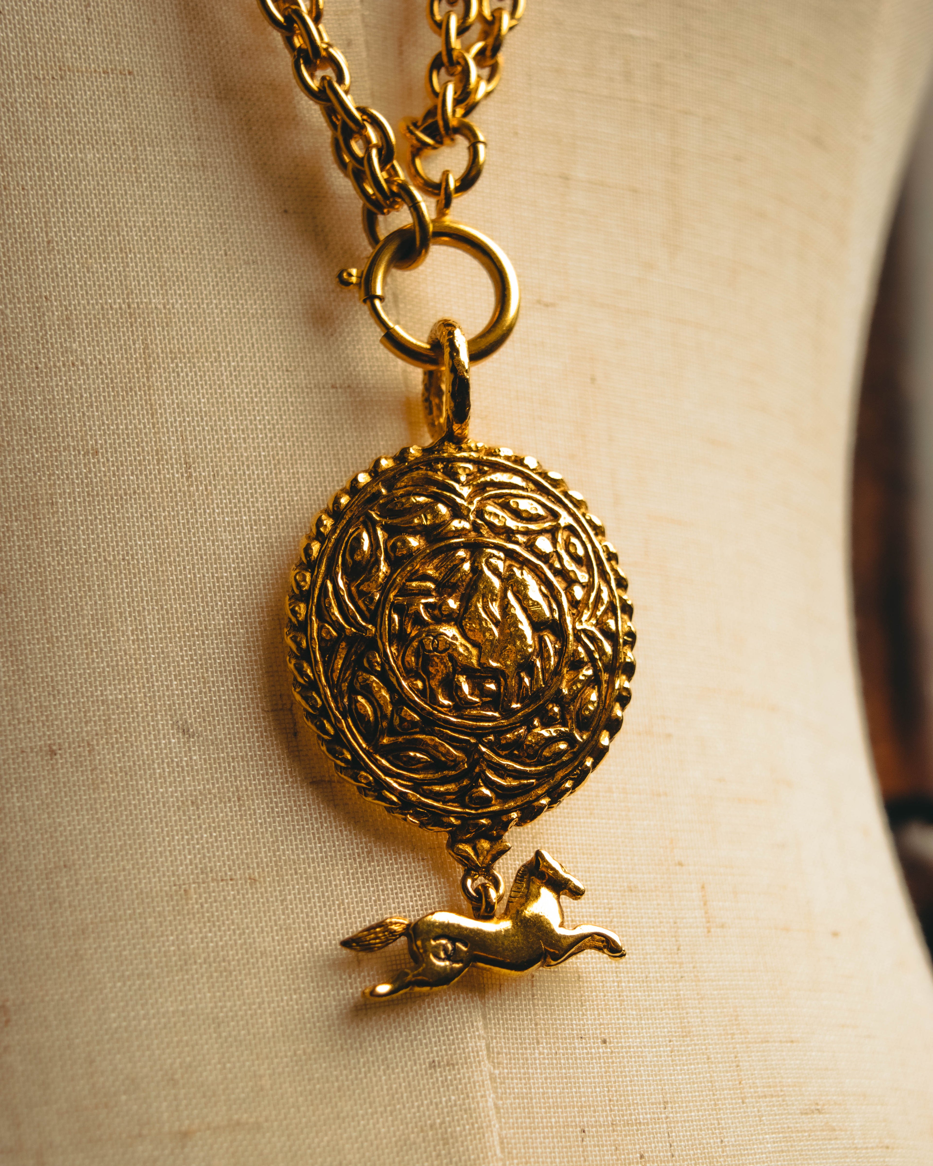 -SPECIAL- “CHANEL” 90’s-00’s Horse motif medallion chain necklace