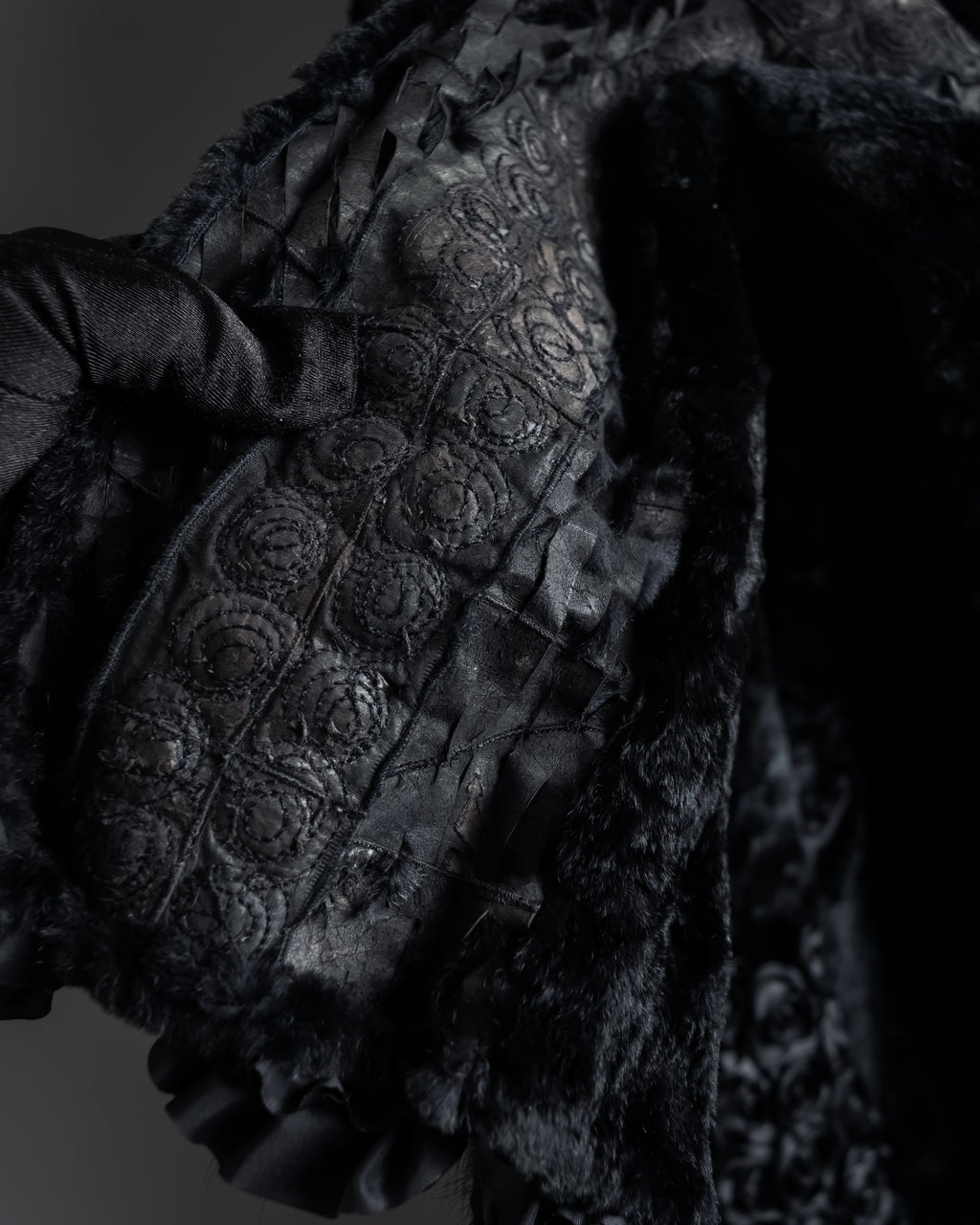 -SPECIAL- "FENDI" 90s Karl Lagerfeld-era lattice fur cape