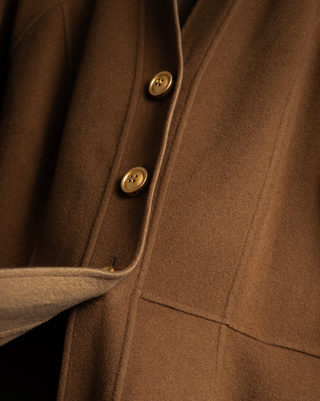 -SPECIAL- "Christian Dior" 80's-90's
Shaped flare silhouette collarless coat