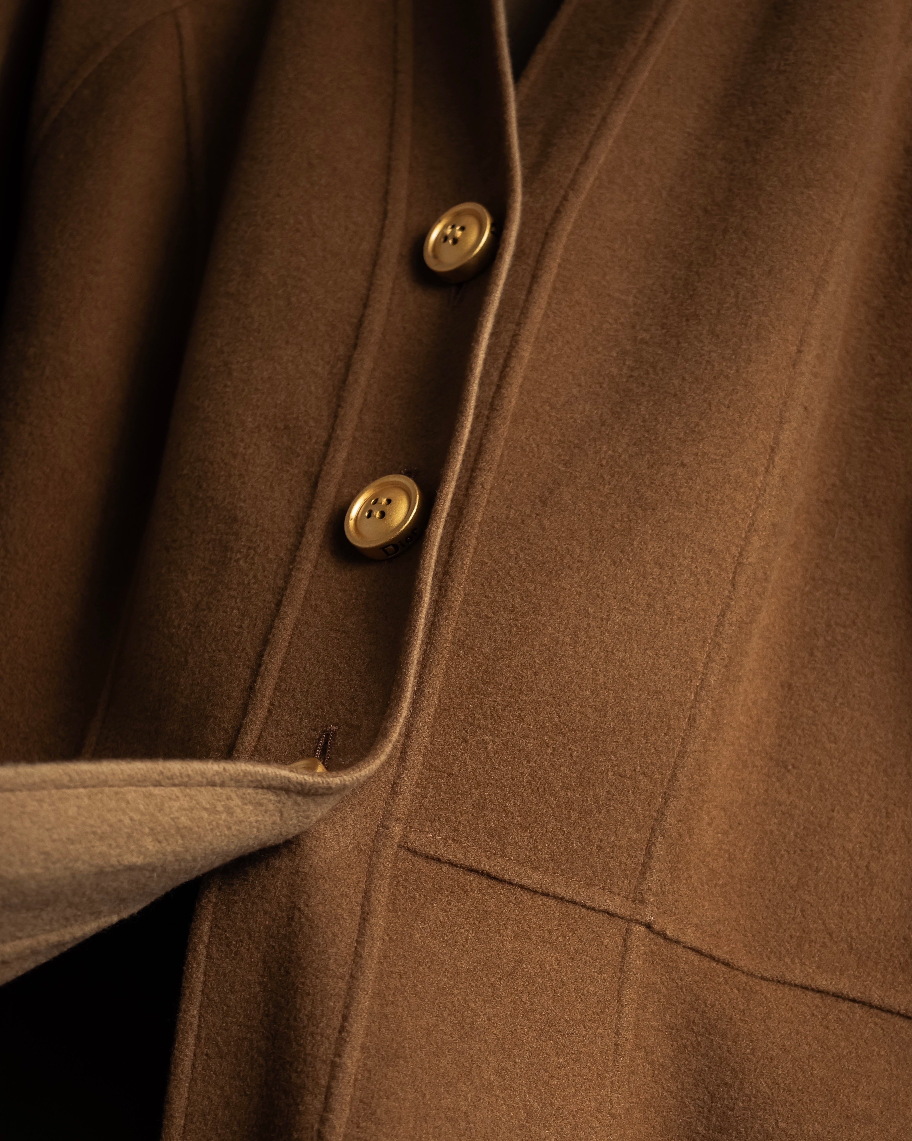 -SPECIAL- "Christian Dior" 80's-90's
Shaped flare silhouette collarless coat